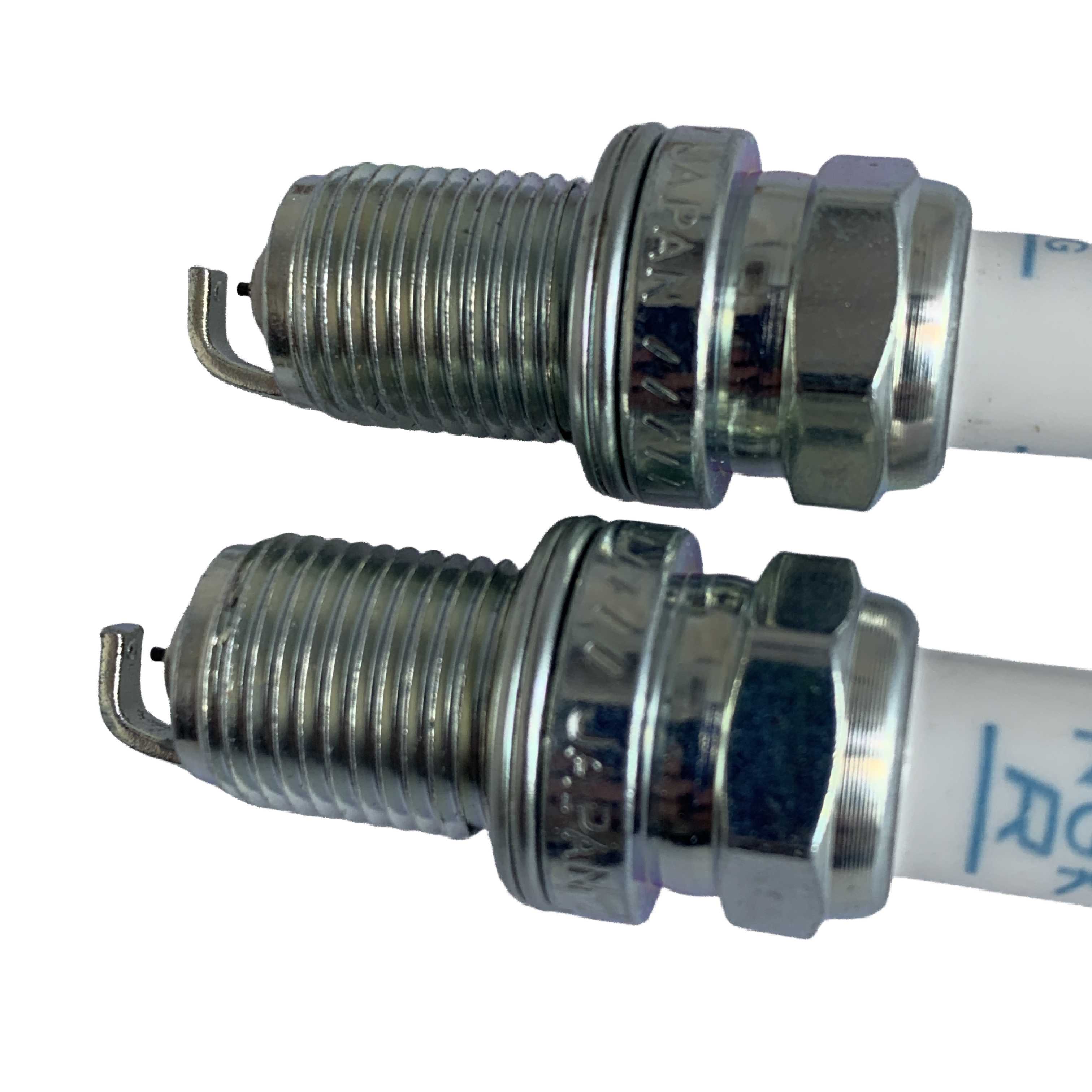 Genuine 4Pcs Laser Platinum Spark Plug PFR7S8EG 1675 For Audi A4 A5 TT Passat Golf JETTA NGK candle