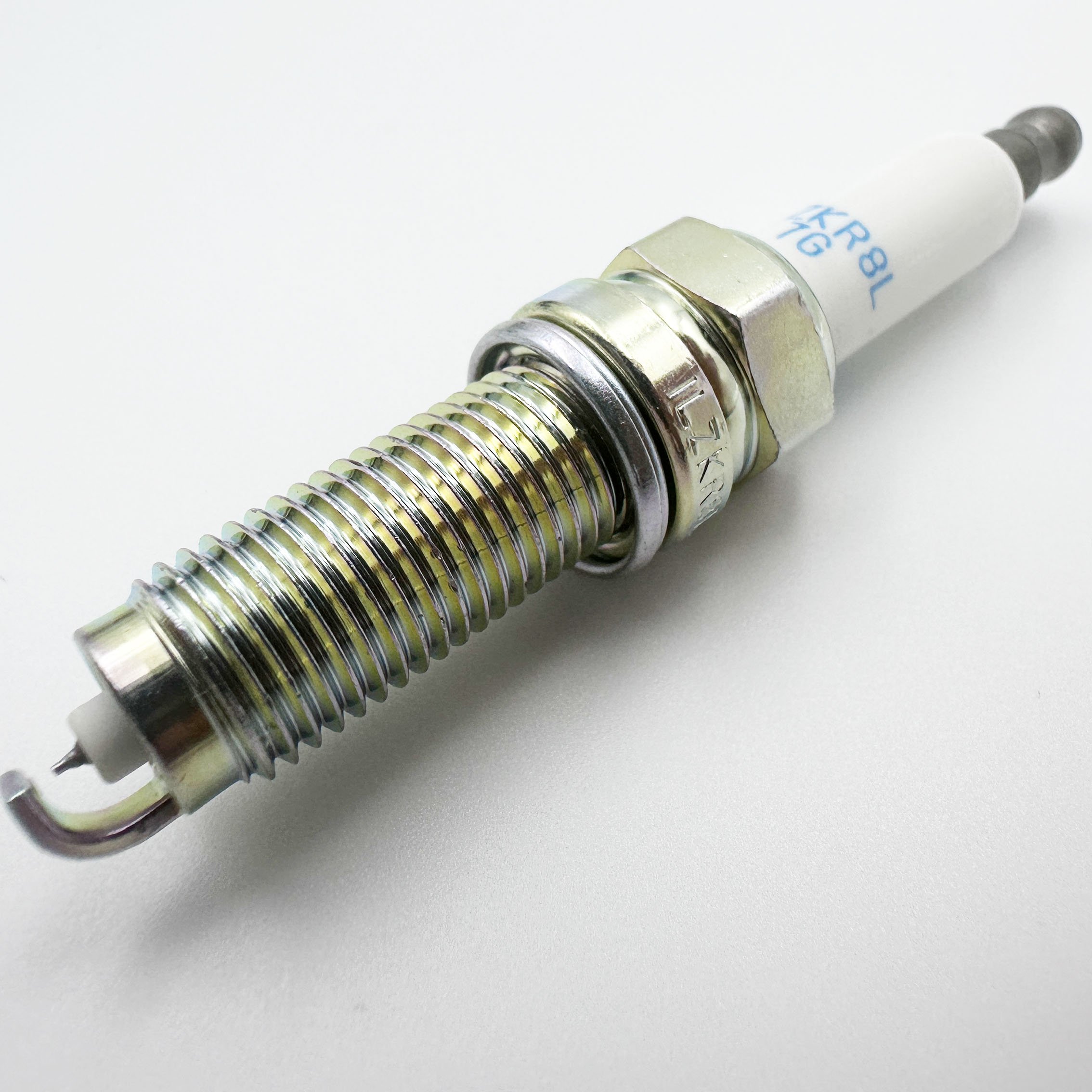 5960F7 596092 5960L0 5960G4 5960E2 12120035933 12120034098 Suitable for Peugeot 4008 5008 Citroen C6 1.6THP EP6 spark plug