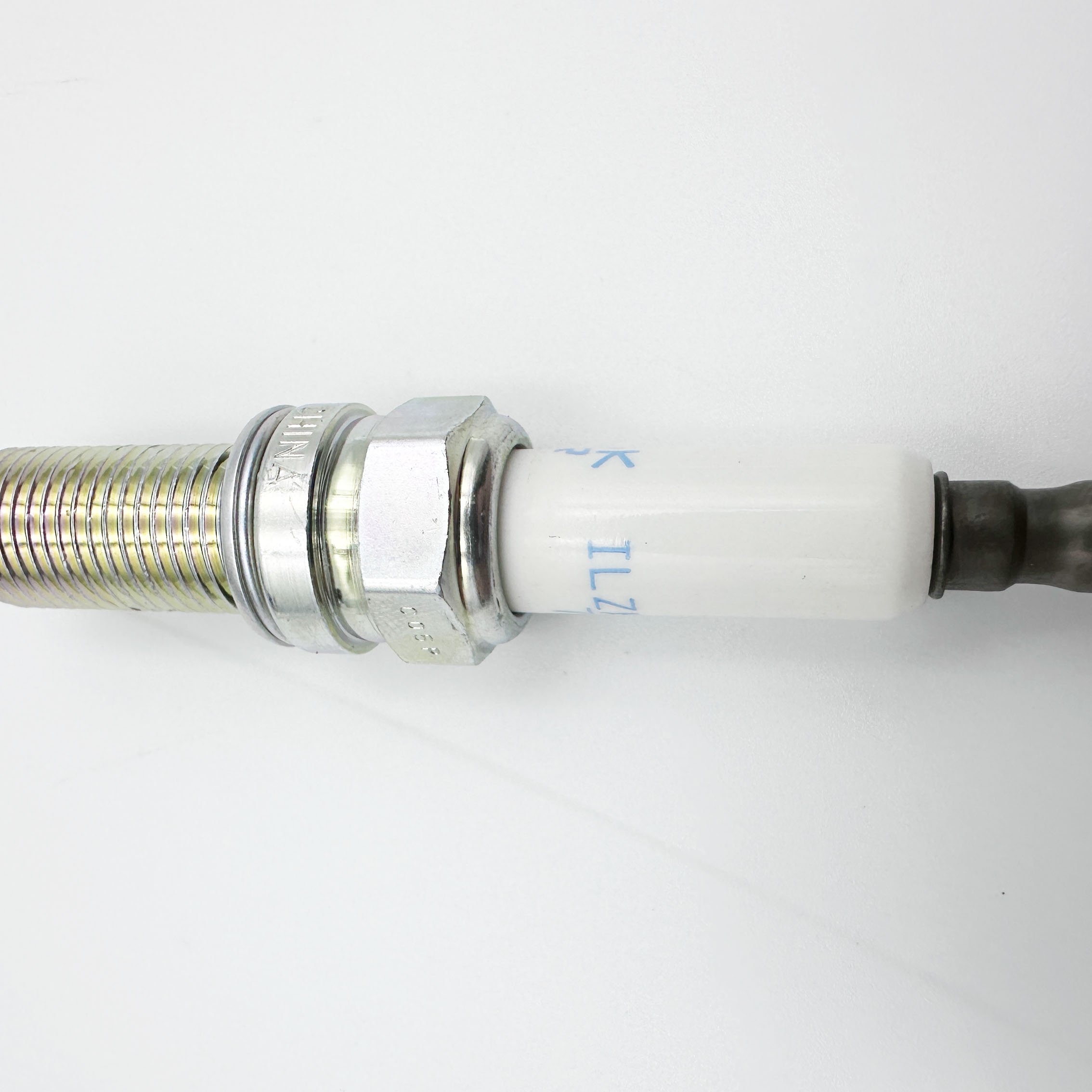 5960F7 596092 5960L0 5960G4 5960E2 12120035933 12120034098 Suitable for Peugeot 4008 5008 Citroen C6 1.6THP EP6 spark plug
