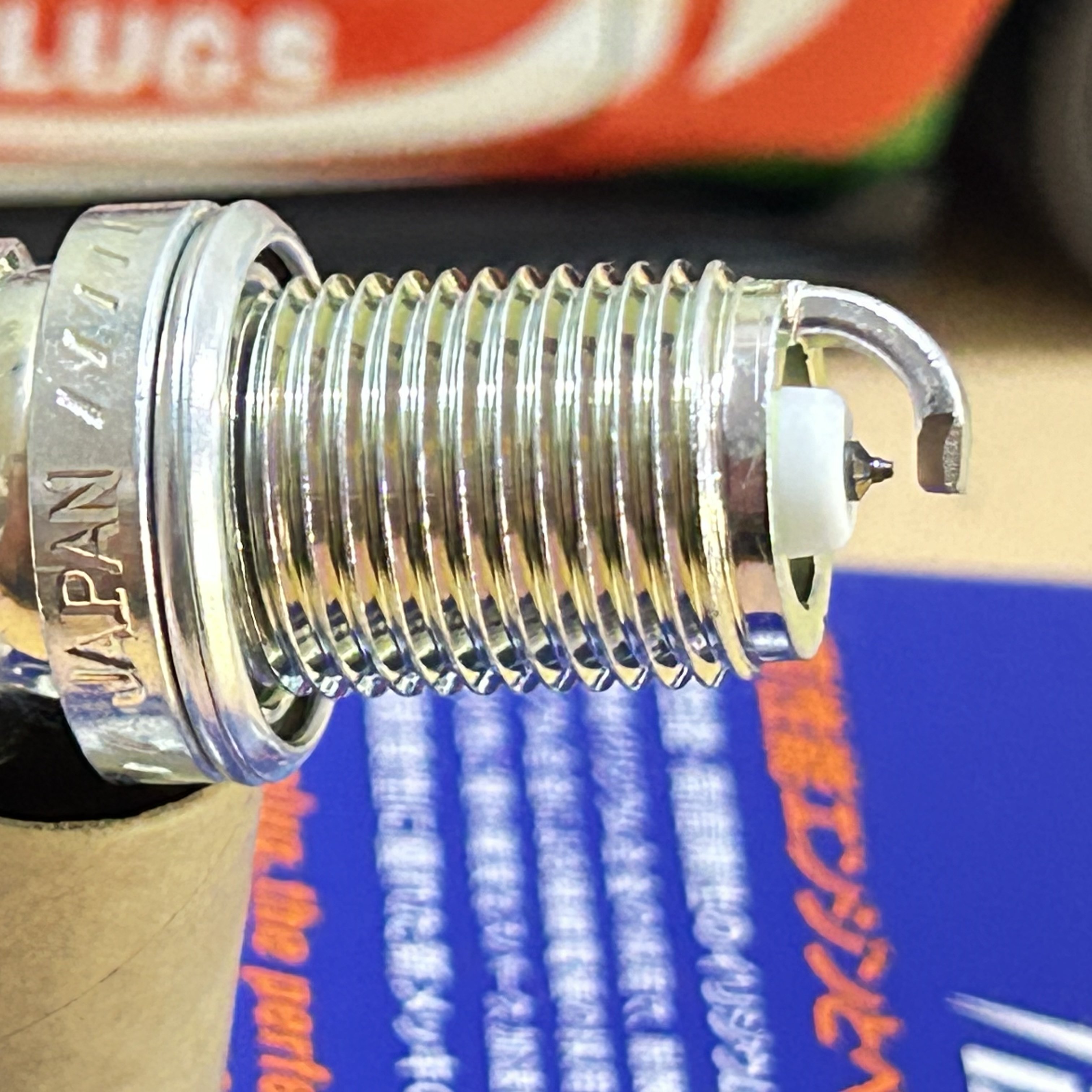 Japan Original Iridium Ix NGK Spark Plug Bujia BKR6EIX 4272 Analogy BKR6EIX-11P IK20 IK20TT IFR6T11 0242236544 FR 7 KPP 33 U+