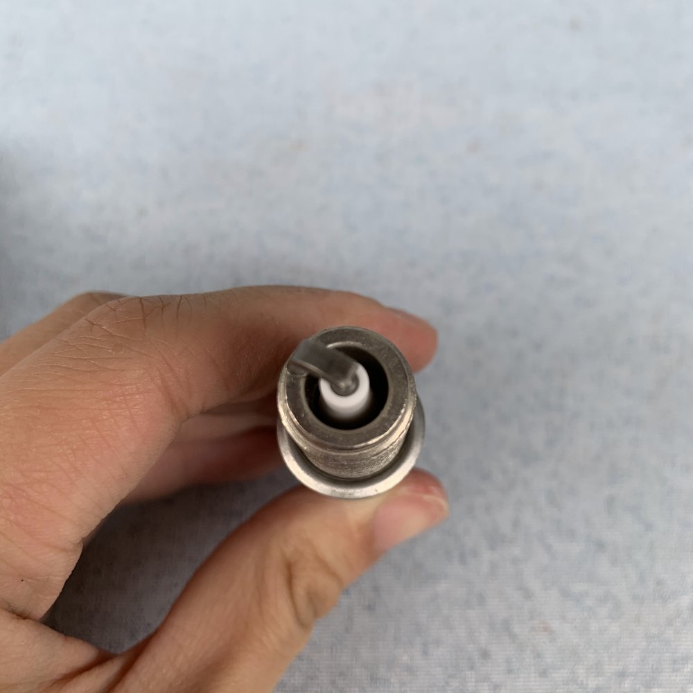 Car engine spark plug 12122158253 PLZFR6A-11S FOR AUTO E87 E88 E82 E90 E92 E91 E60 E83 E70 E85 E89 Z4 X3 X5