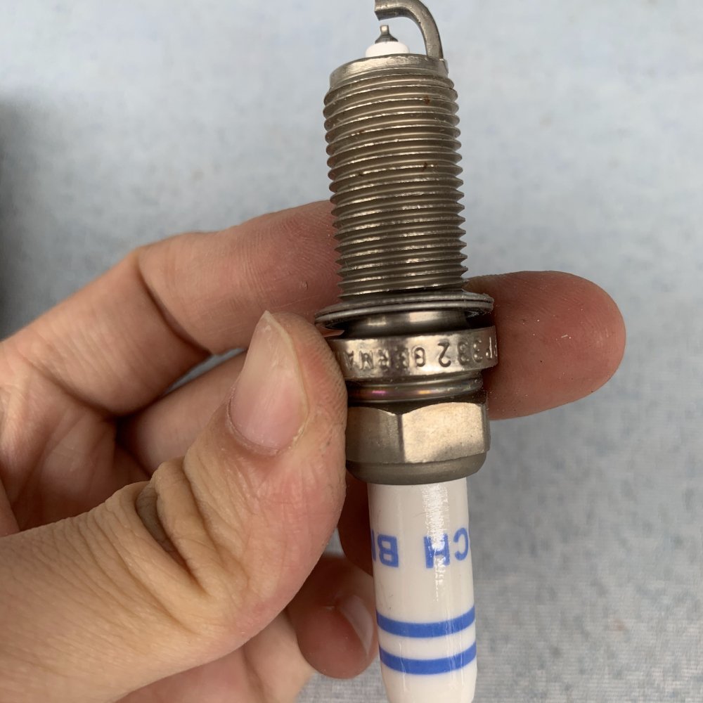 Car engine spark plug 12122158253 PLZFR6A-11S FOR AUTO E87 E88 E82 E90 E92 E91 E60 E83 E70 E85 E89 Z4 X3 X5