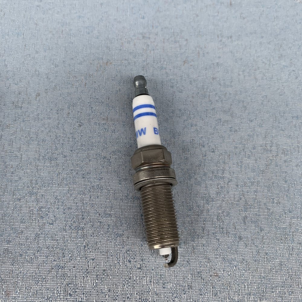 Car engine spark plug 12122158253 PLZFR6A-11S FOR AUTO E87 E88 E82 E90 E92 E91 E60 E83 E70 E85 E89 Z4 X3 X5
