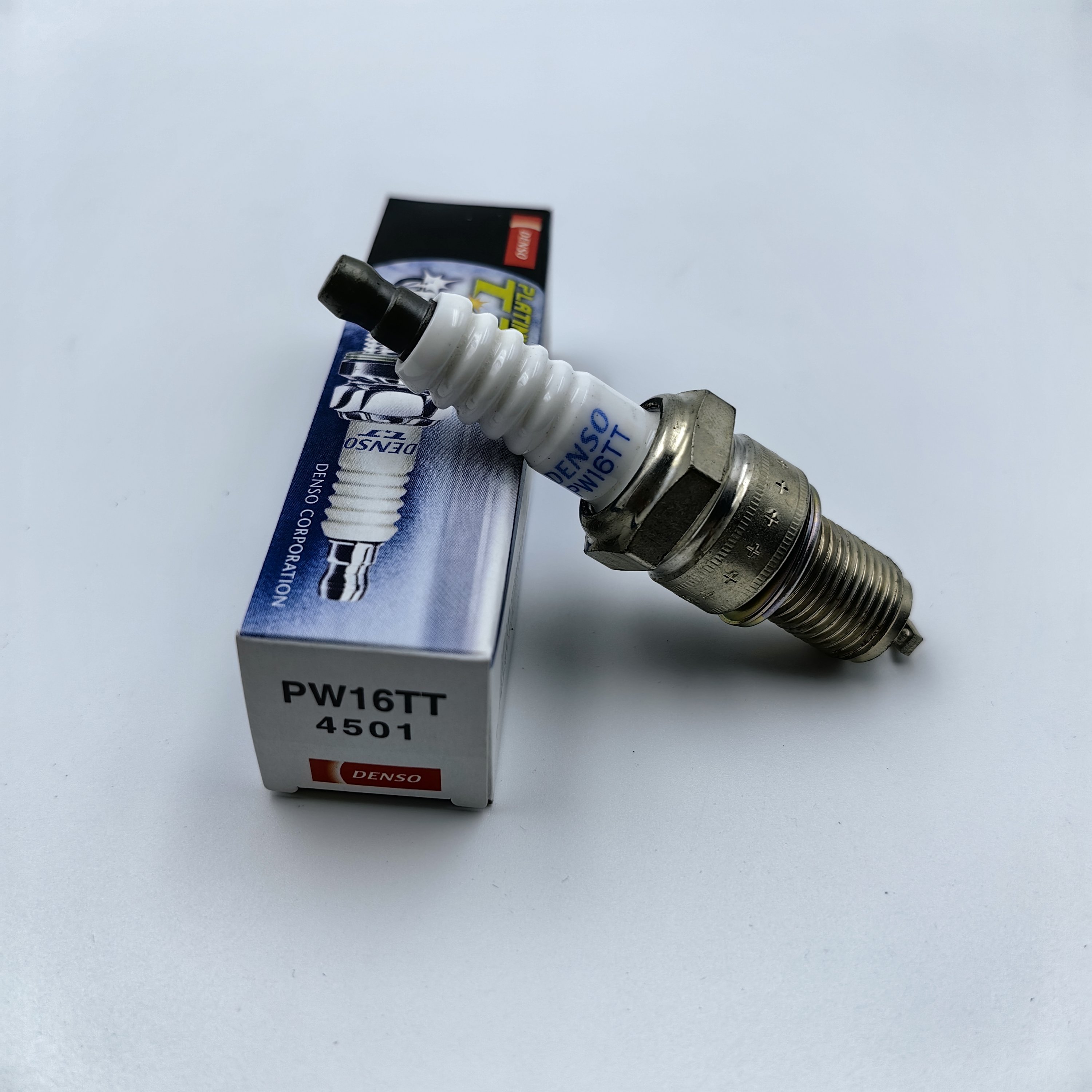 Plug Manufacturer Genuine Engine Parts Platinum Spark Plug 4501 PW16TT For Mercedes-Benz S-CLASS, Nissan SUNNY, PORSCHE 911/924