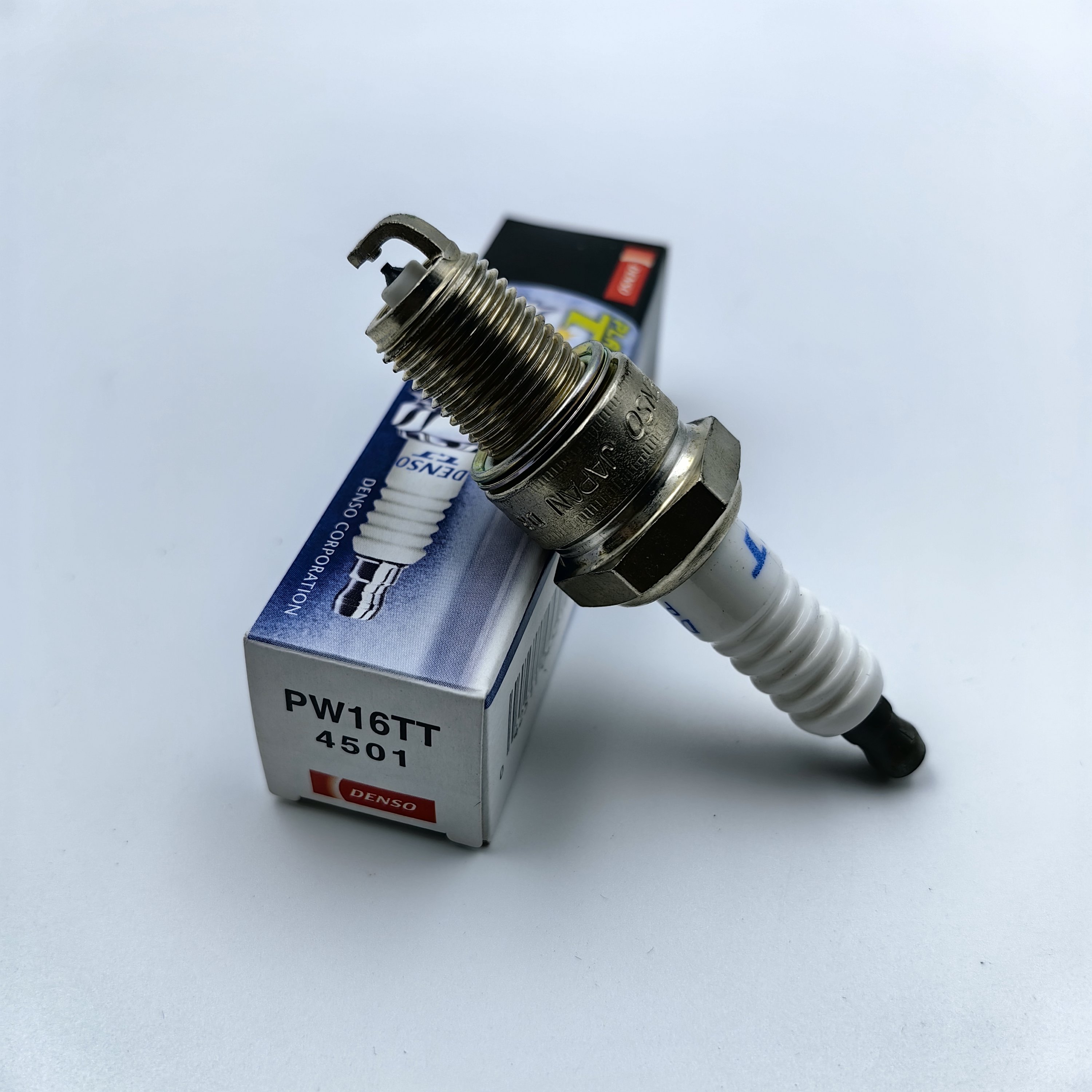 Plug Manufacturer Genuine Engine Parts Platinum Spark Plug 4501 PW16TT For Mercedes-Benz S-CLASS, Nissan SUNNY, PORSCHE 911/924