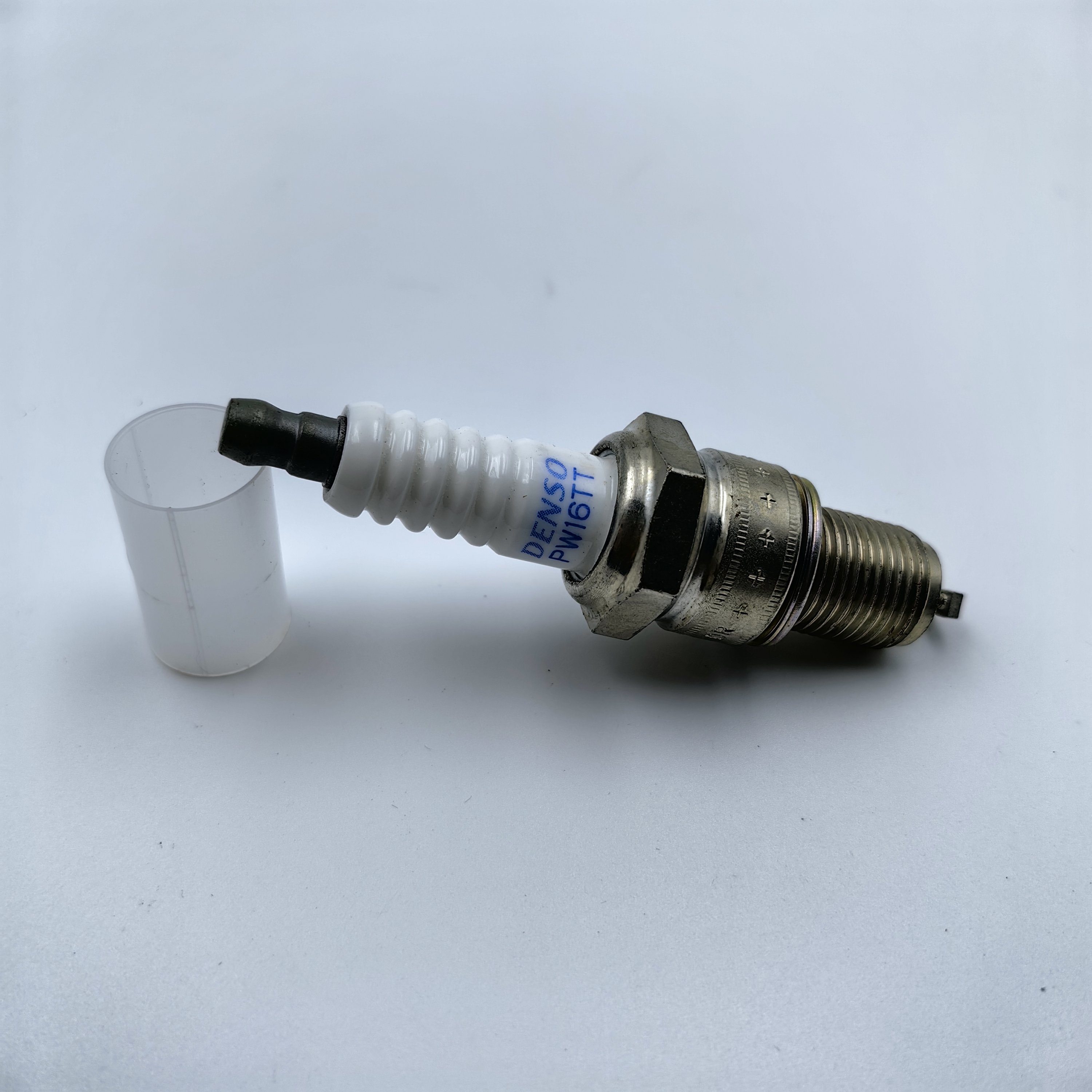 Plug Manufacturer Genuine Engine Parts Platinum Spark Plug 4501 PW16TT For Mercedes-Benz S-CLASS, Nissan SUNNY, PORSCHE 911/924