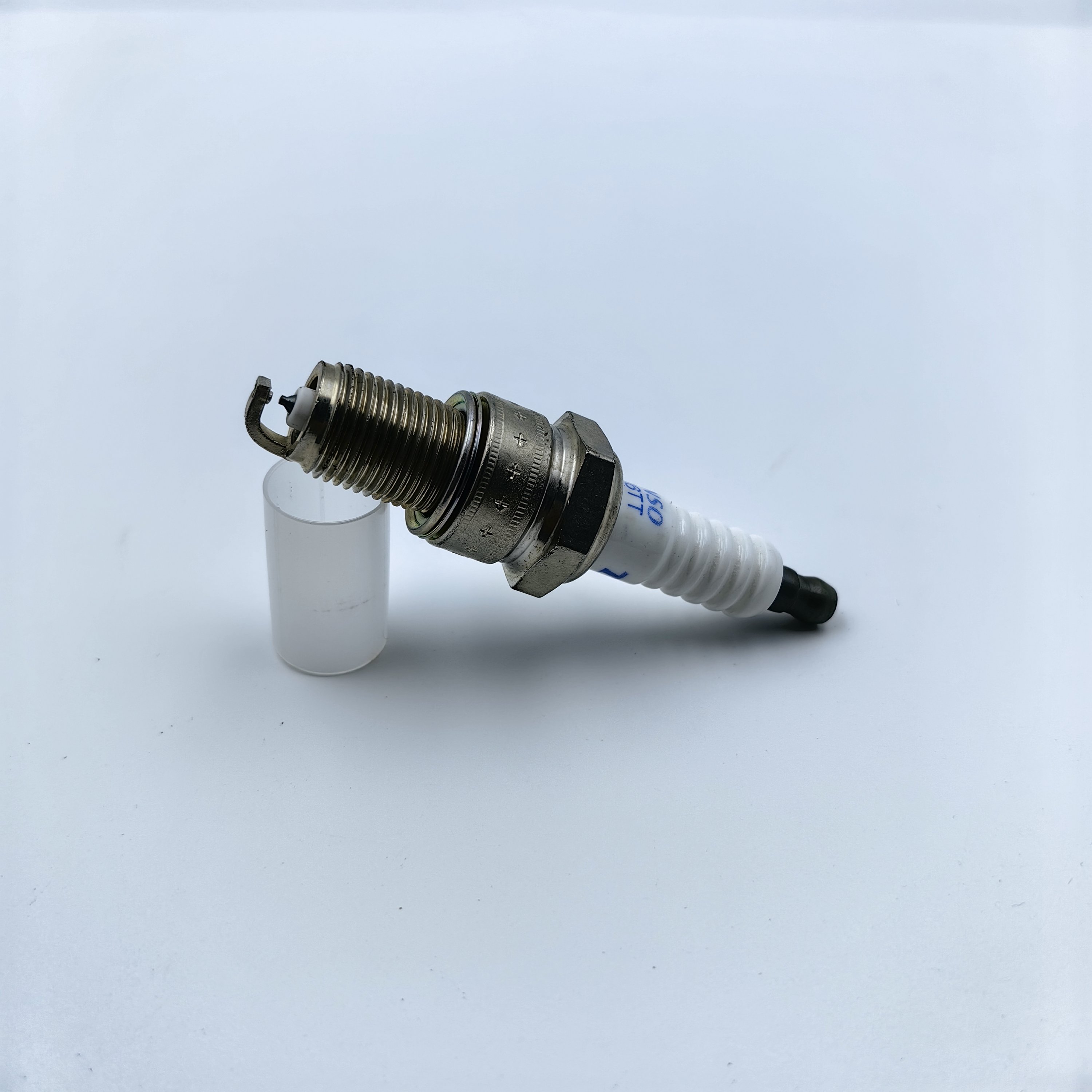 Plug Manufacturer Genuine Engine Parts Platinum Spark Plug 4501 PW16TT For Mercedes-Benz S-CLASS, Nissan SUNNY, PORSCHE 911/924