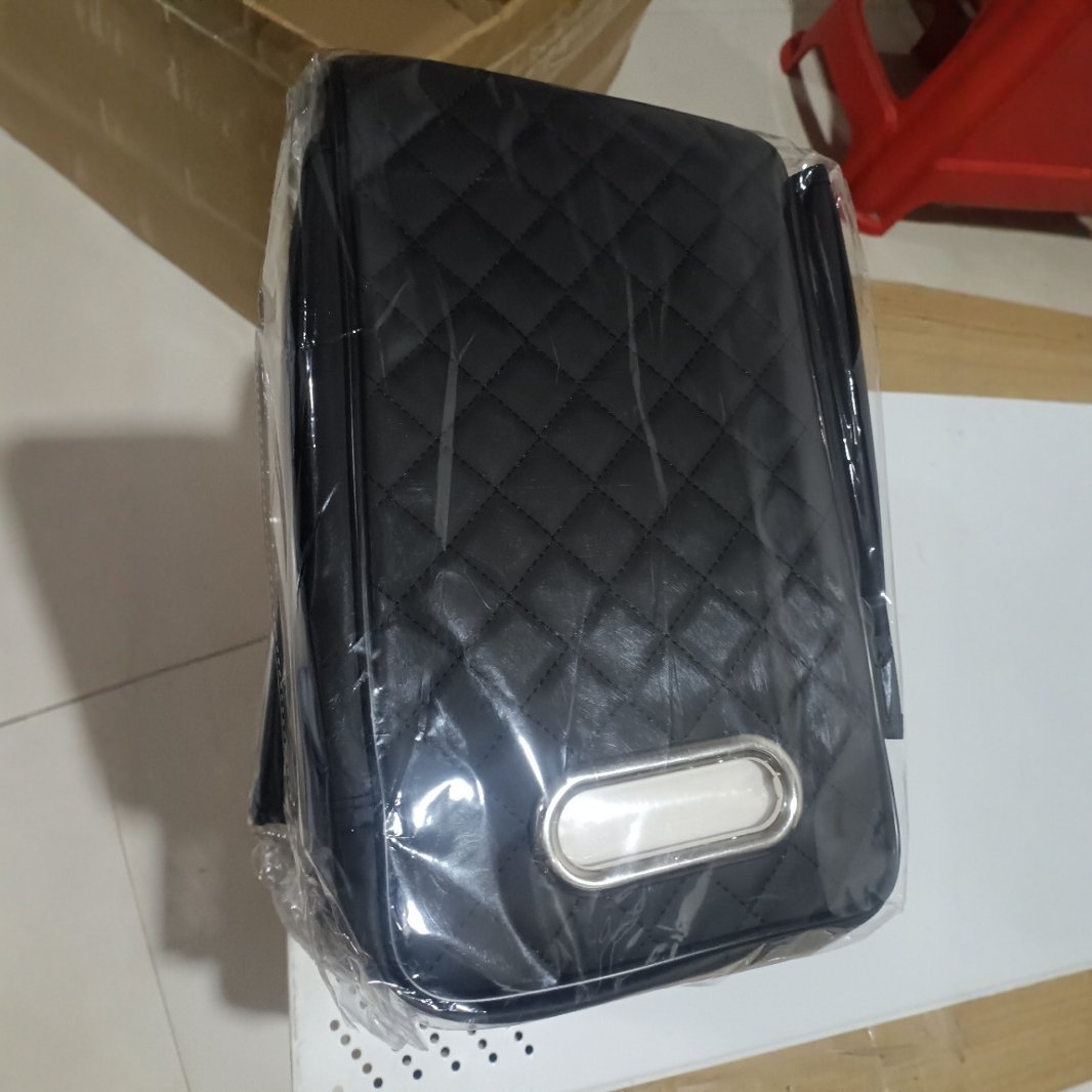 Multifunctional Three-in-One Universal Car Armrest Storage Bag Leather Tissue Box with Central Elbow Booster Front Accessory