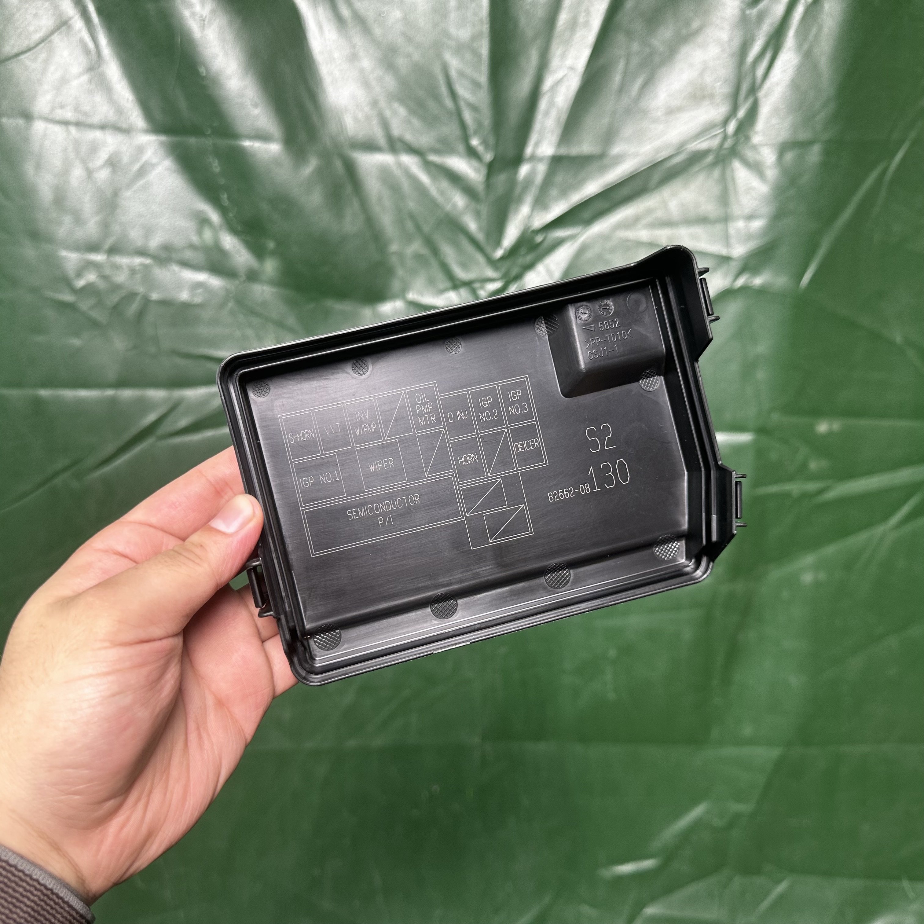 82662-08110 Upper Cover for Toyota Sienna 82662-08110