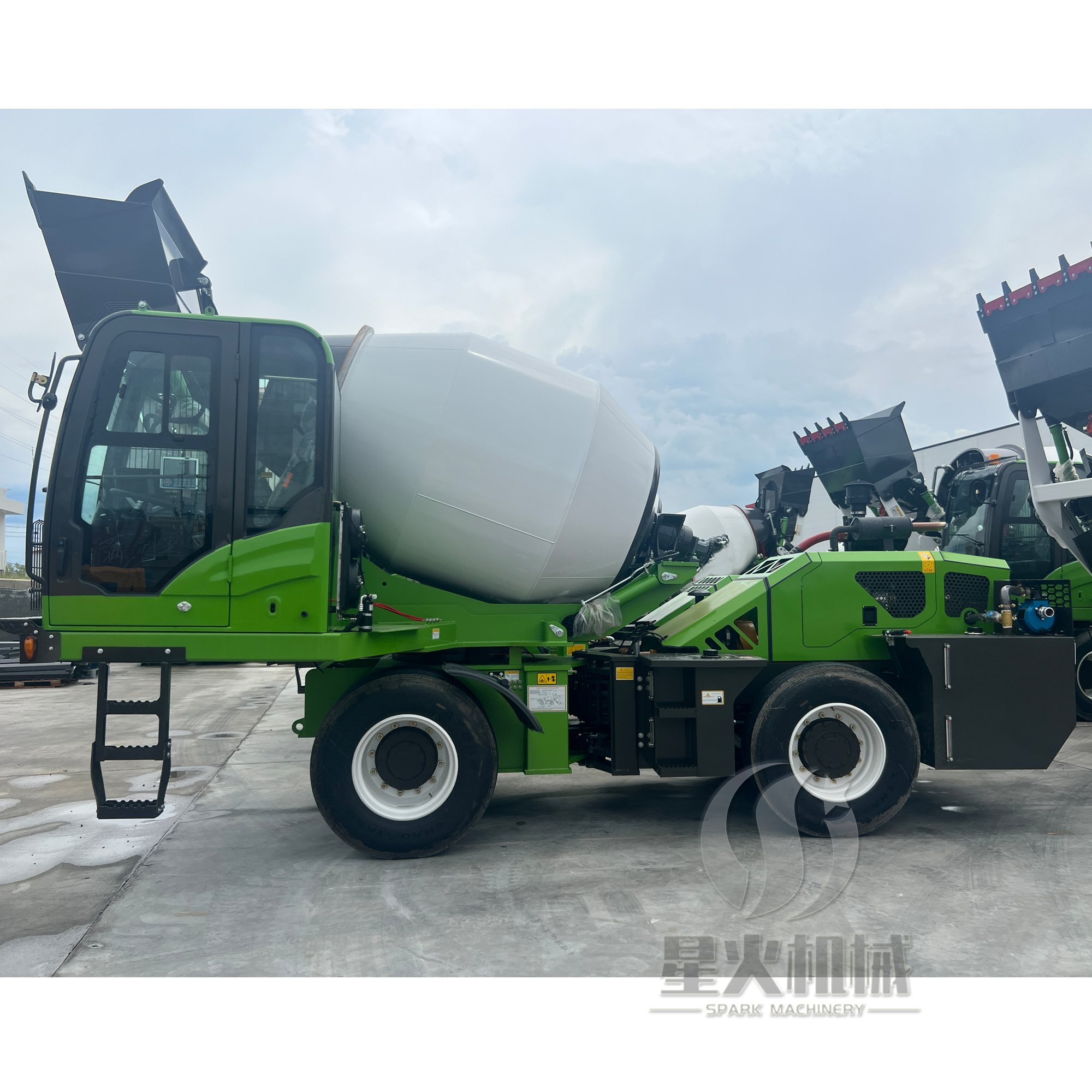 Auto Mixer Self Loader Concrete Mixer Machine for Exporting Mobile 1.2 Capacity Small Self Loading Mixer Truck for Concrete
