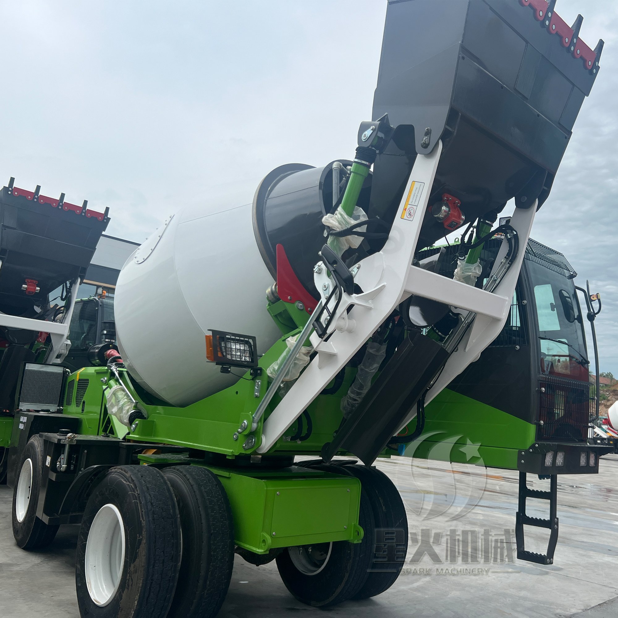 Auto Mixer Self Loader Concrete Mixer Machine for Exporting Mobile 1.2 Capacity Small Self Loading Mixer Truck for Concrete