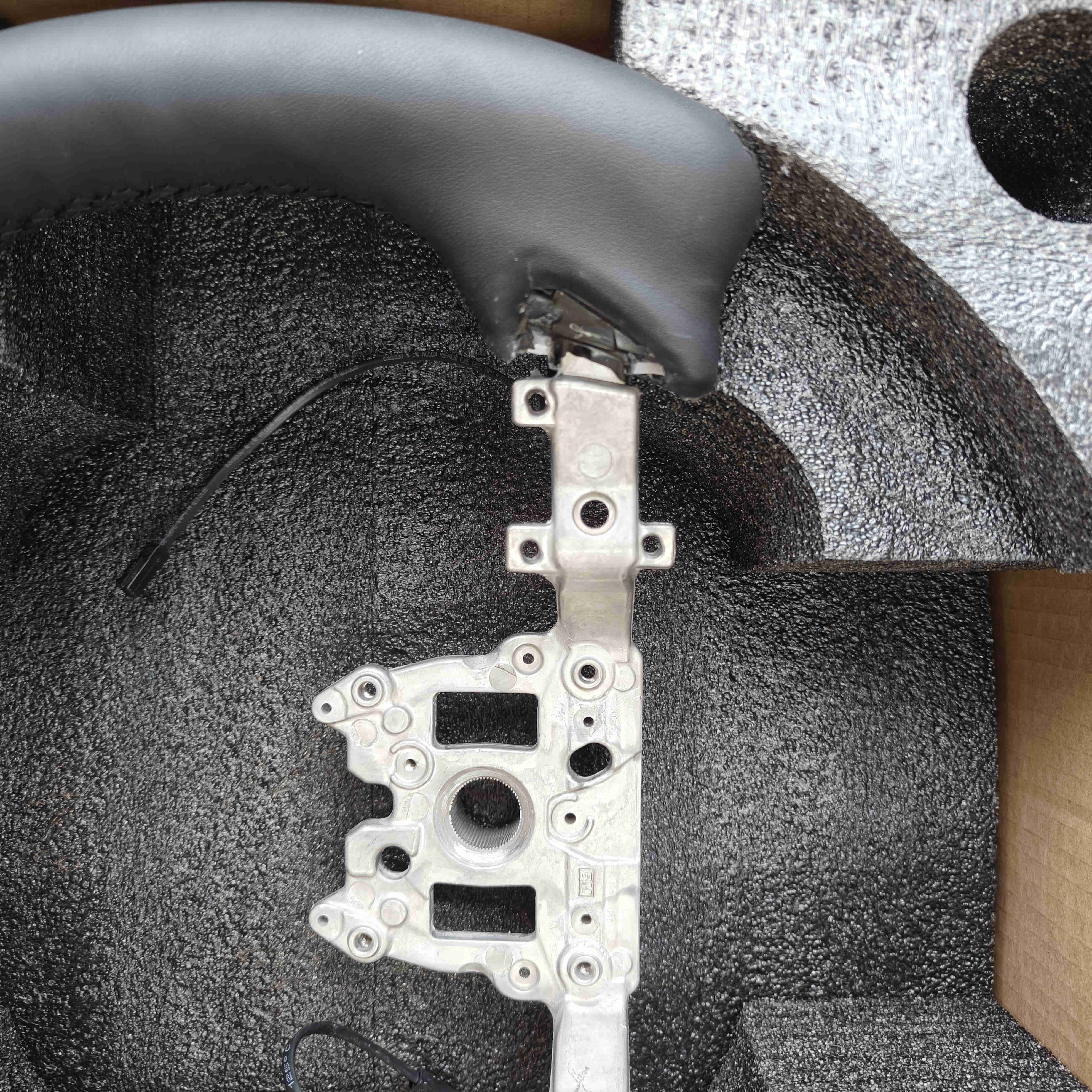 Wholesale For Tesla Model 3 2023-up Interior Accessories For Cars Custom Sport Black Full Leather Heating Yoke Steering Wheels