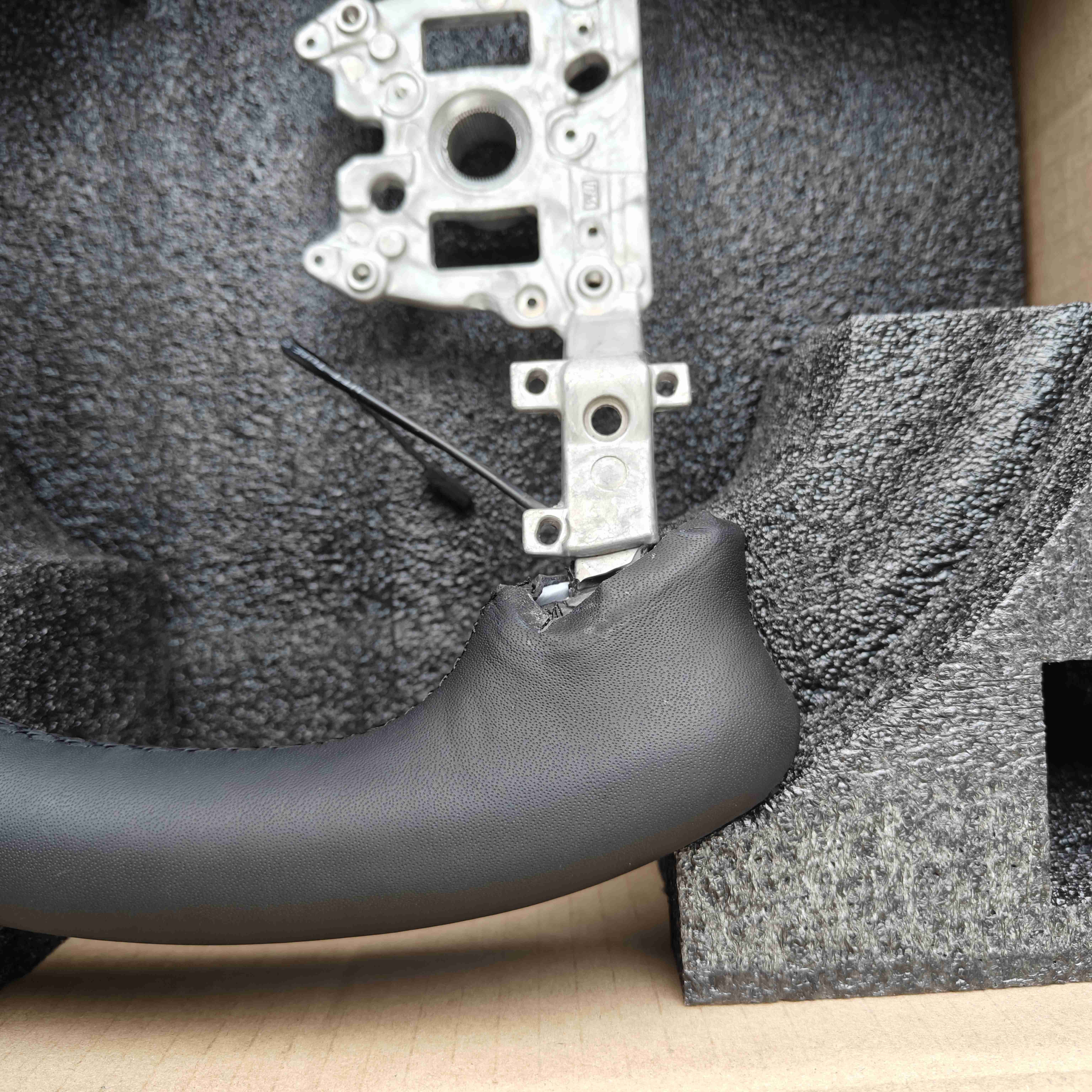 Wholesale For Tesla Model 3 2023-up Interior Accessories For Cars Custom Sport Black Full Leather Heating Yoke Steering Wheels