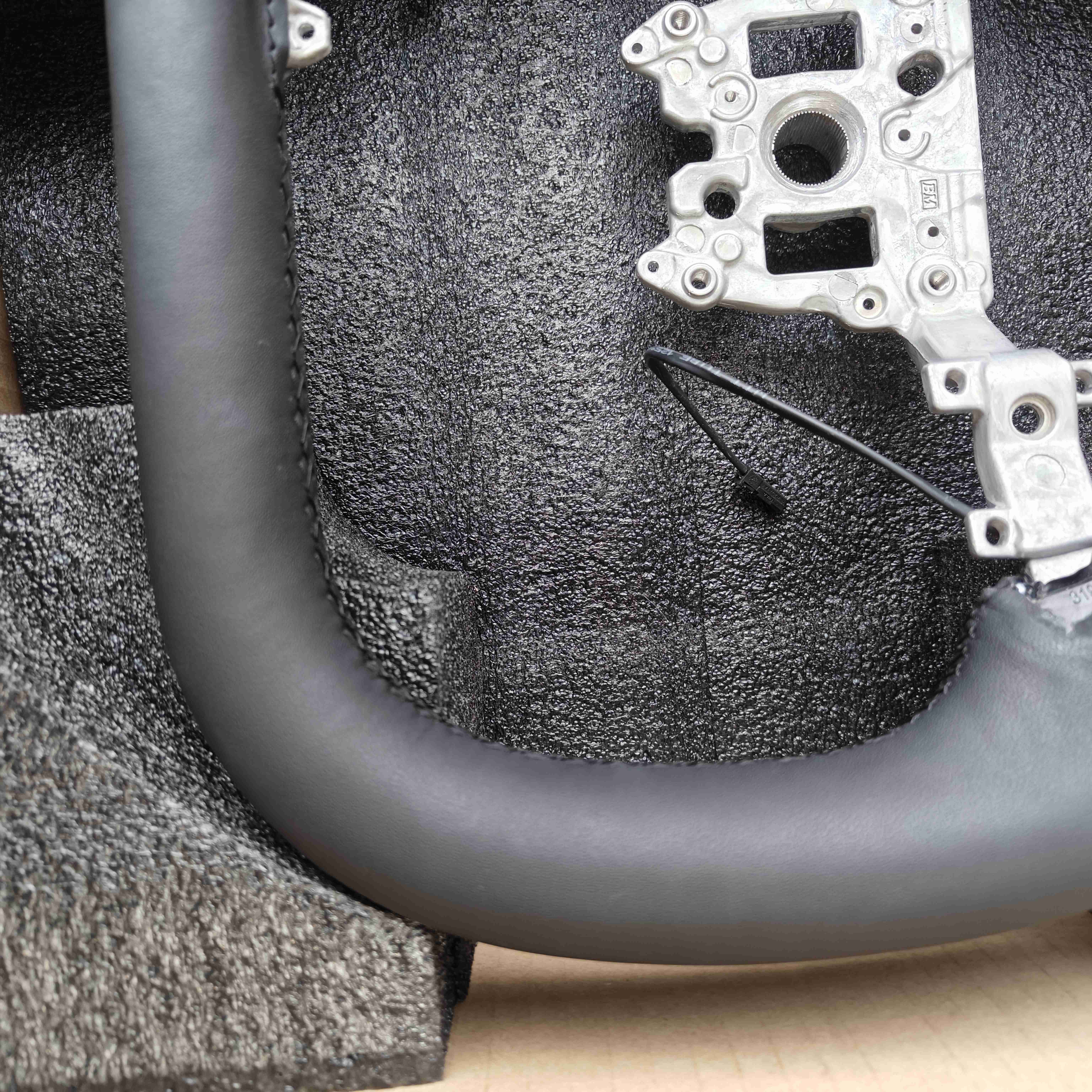 Wholesale For Tesla Model 3 2023-up Interior Accessories For Cars Custom Sport Black Full Leather Heating Yoke Steering Wheels