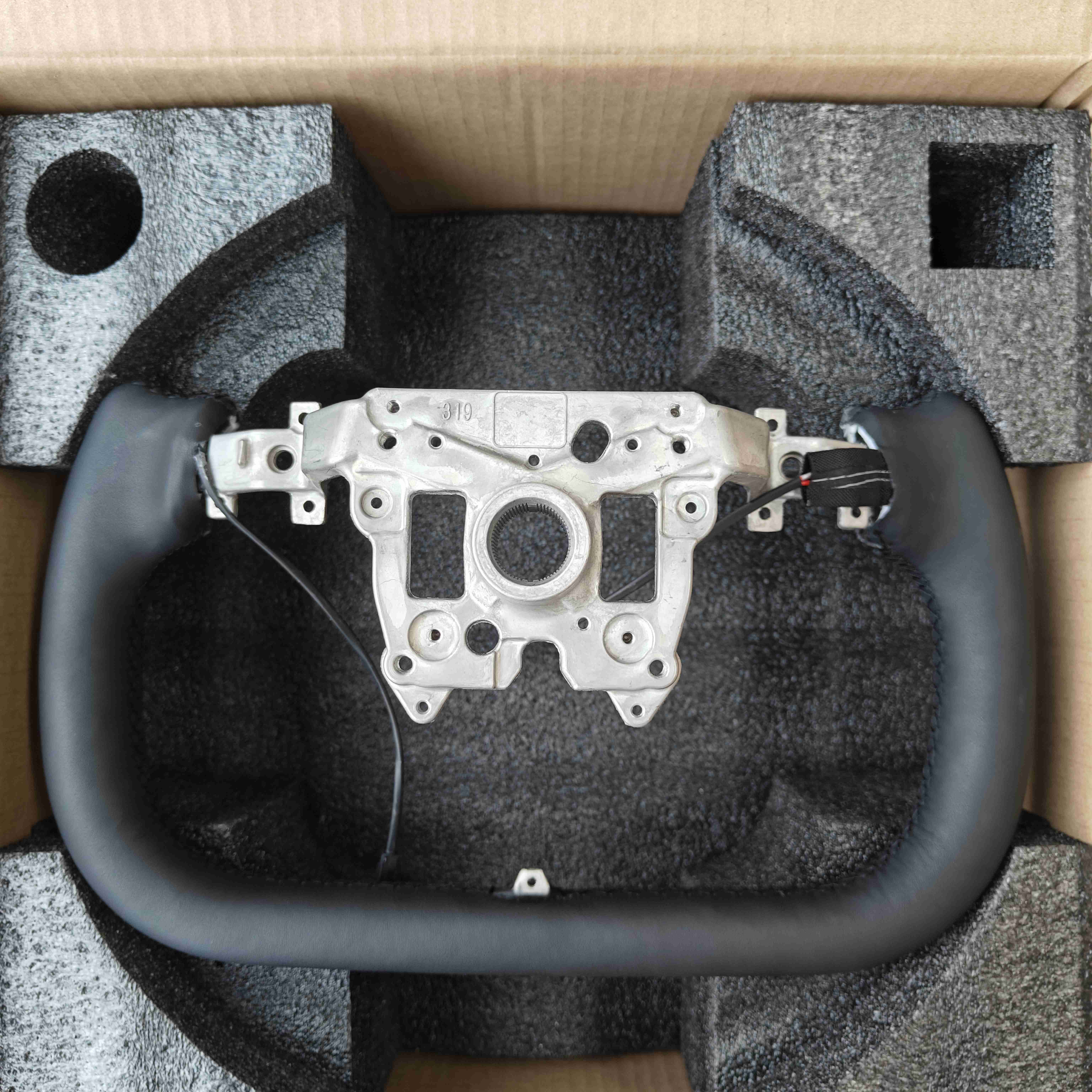 Wholesale For Tesla Model 3 2023-up Interior Accessories For Cars Custom Sport Black Full Leather Heating Yoke Steering Wheels