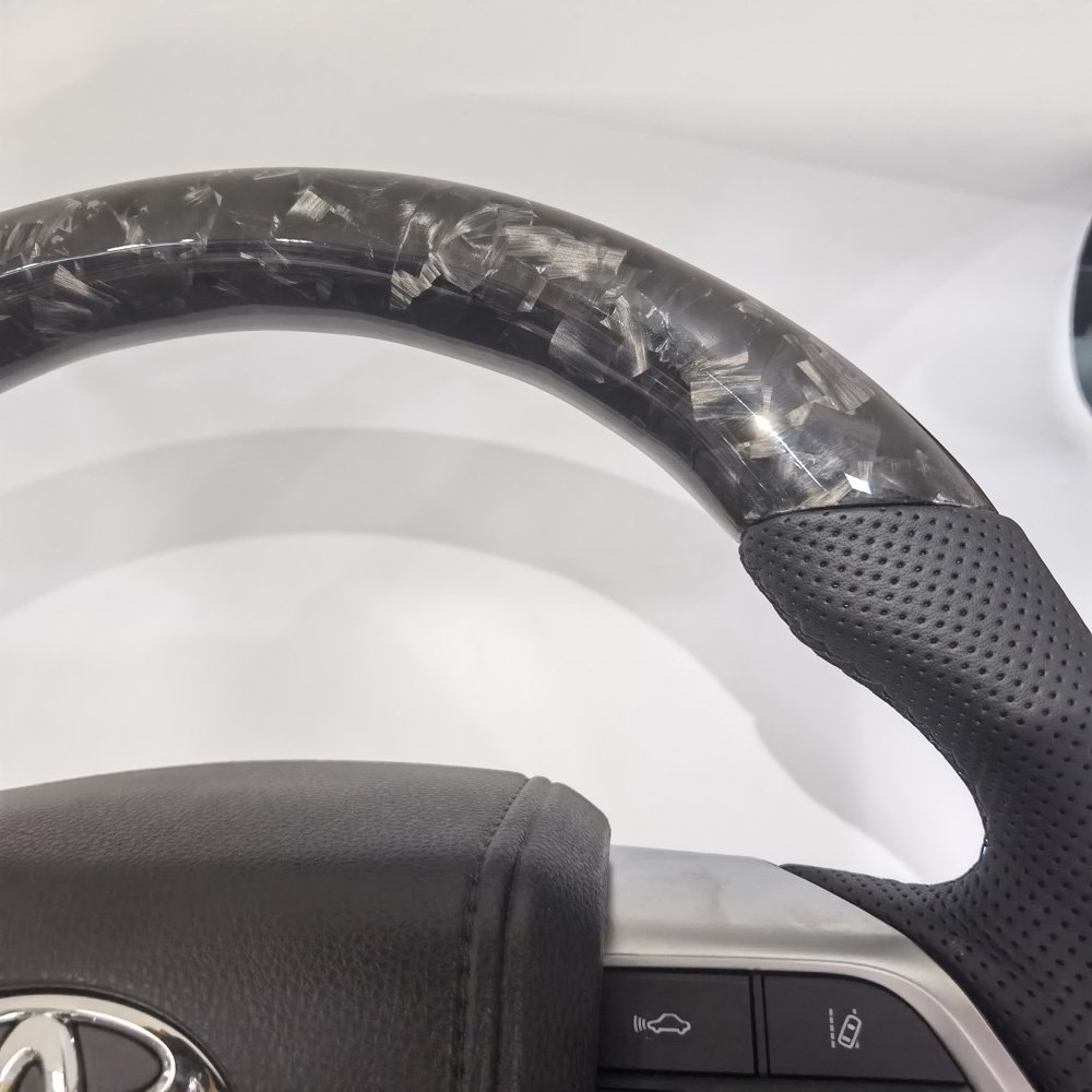 Upgrade300 GR Style Carbon fiber Steering wheel For Toyota LAND CRUISER LC79 LC76 LC70 Black Forged carbon fiber steering wheel