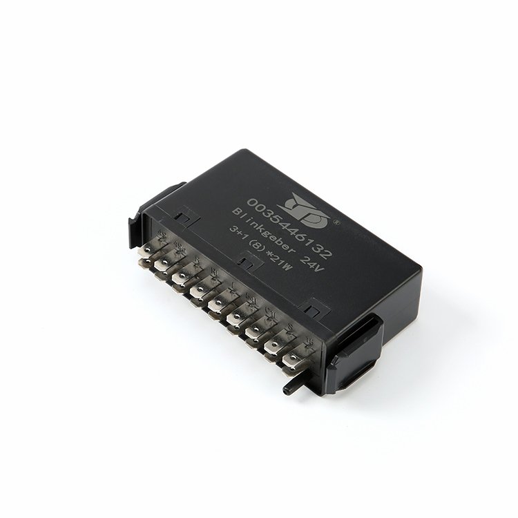 High Quality 0035445032 0035443032 0035443732 0035444332 0035446132 Flasher Relay