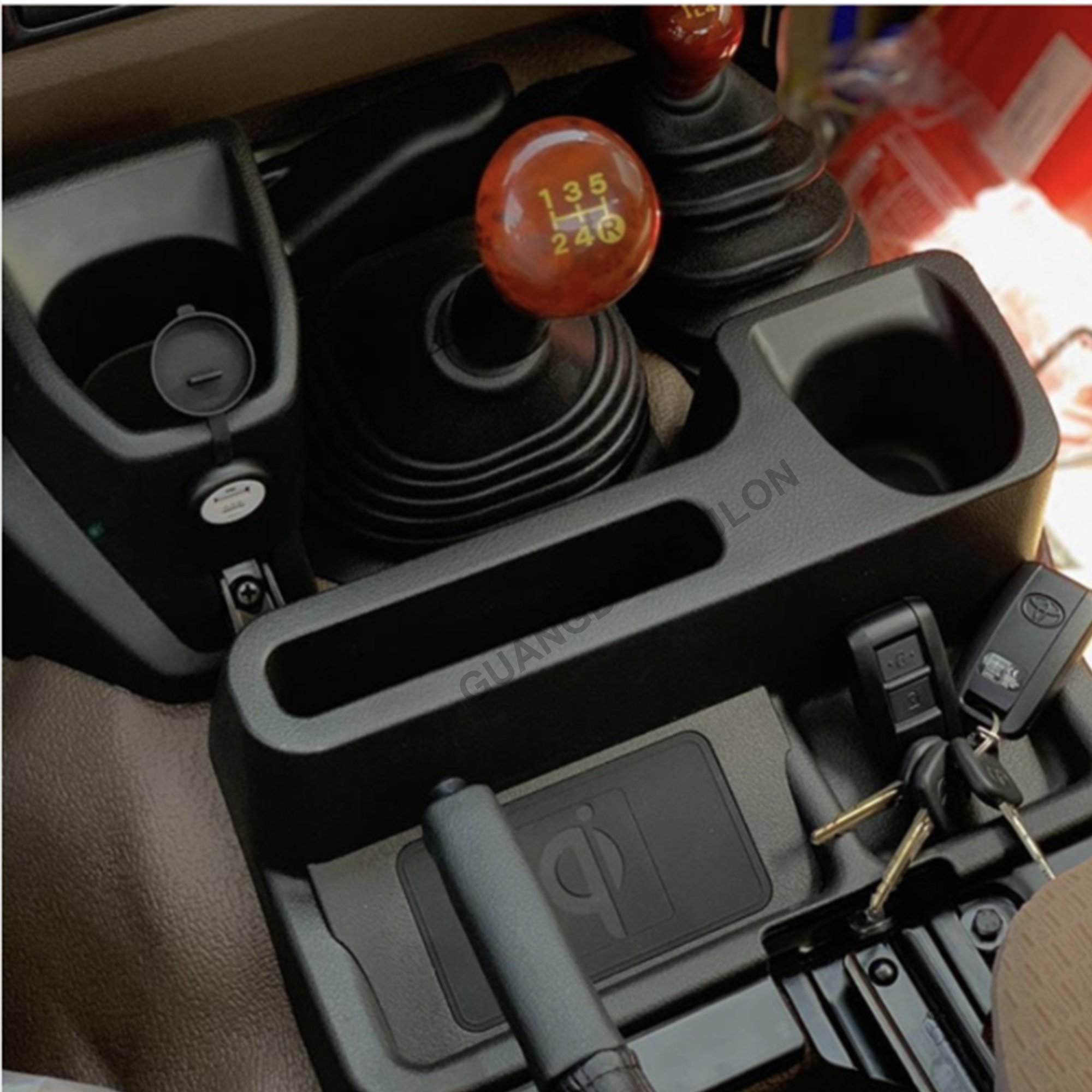 Hot Sell Interior Console Box Tray with Wireless Charger and USB Port for Toyota Land Cruiser LC70 LC75 LC 76 LC79 Series