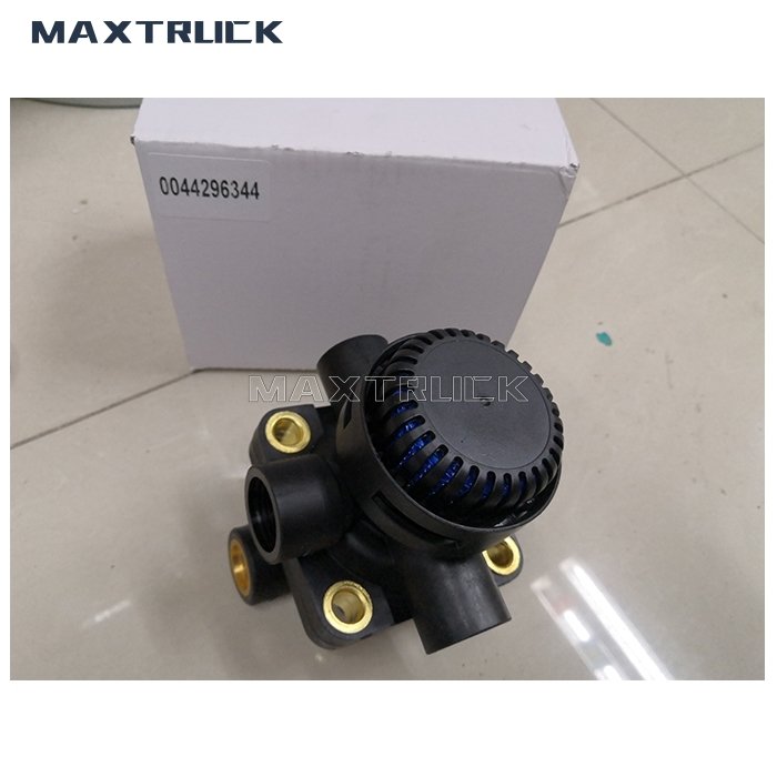 MAXTRUCK Hot-sale Truck Parts 0044296344 9730060030 81521166075 1518267 1935646 3.72043 Relay Valve for Mercedes DAF MAN SCANIA