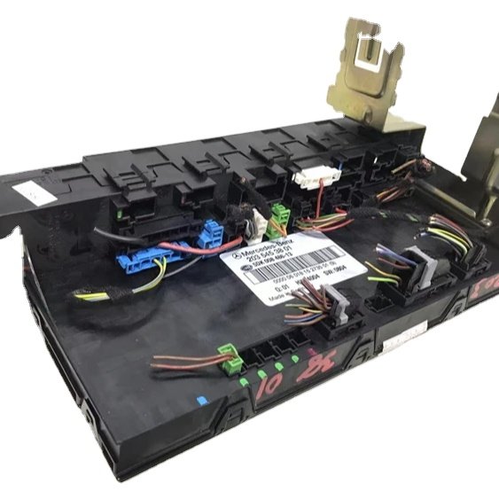 Second Hand Mercedes W203 W209 Rear Trunk SAM Fuse Relay Box 2095450101 2095450701 2035453201 2035453801 2035453401 2035454701