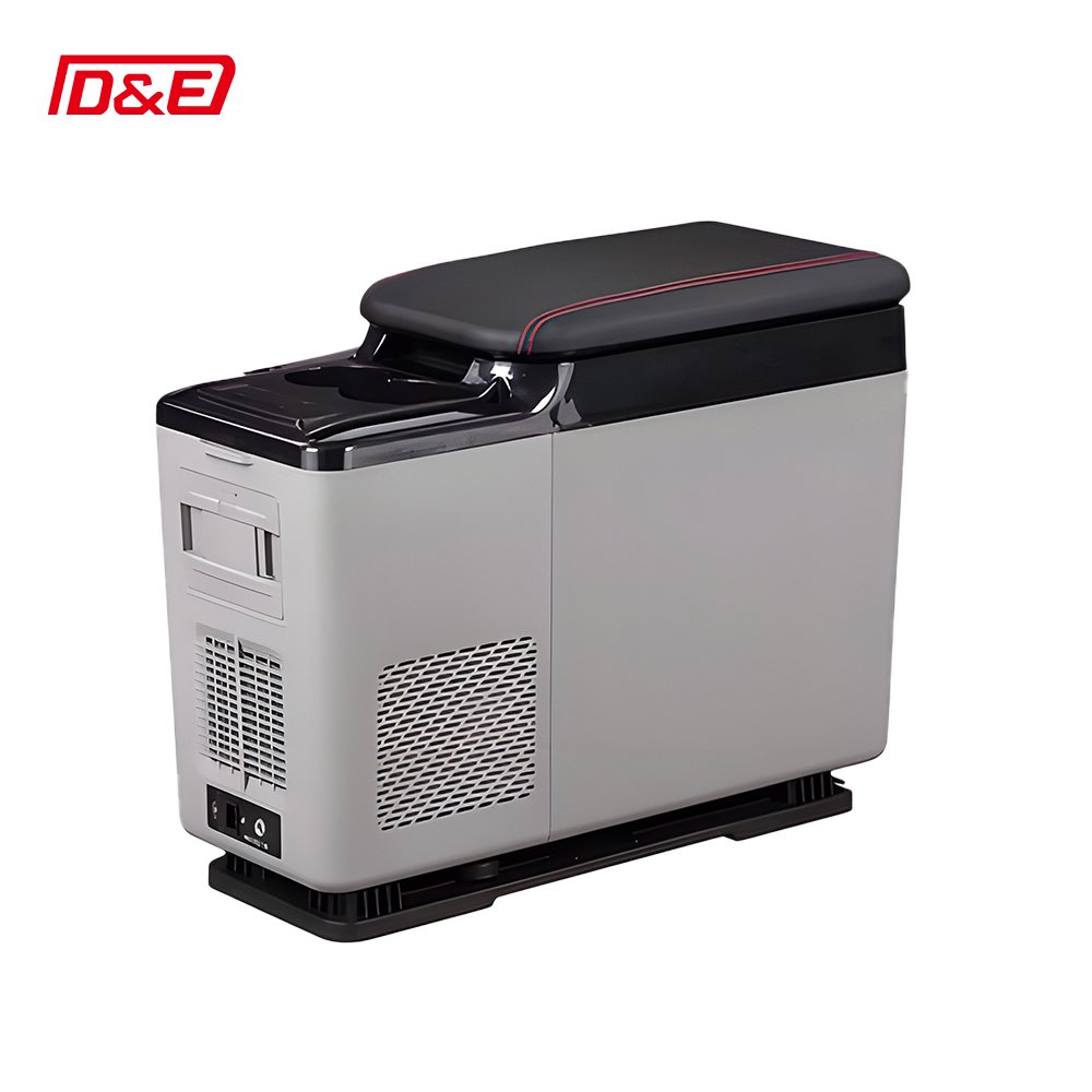 Mini Car Armrest Frid CF8 with 8L Capacity 12V DC Compressor Refriration Plastic Freezer for Vehicles