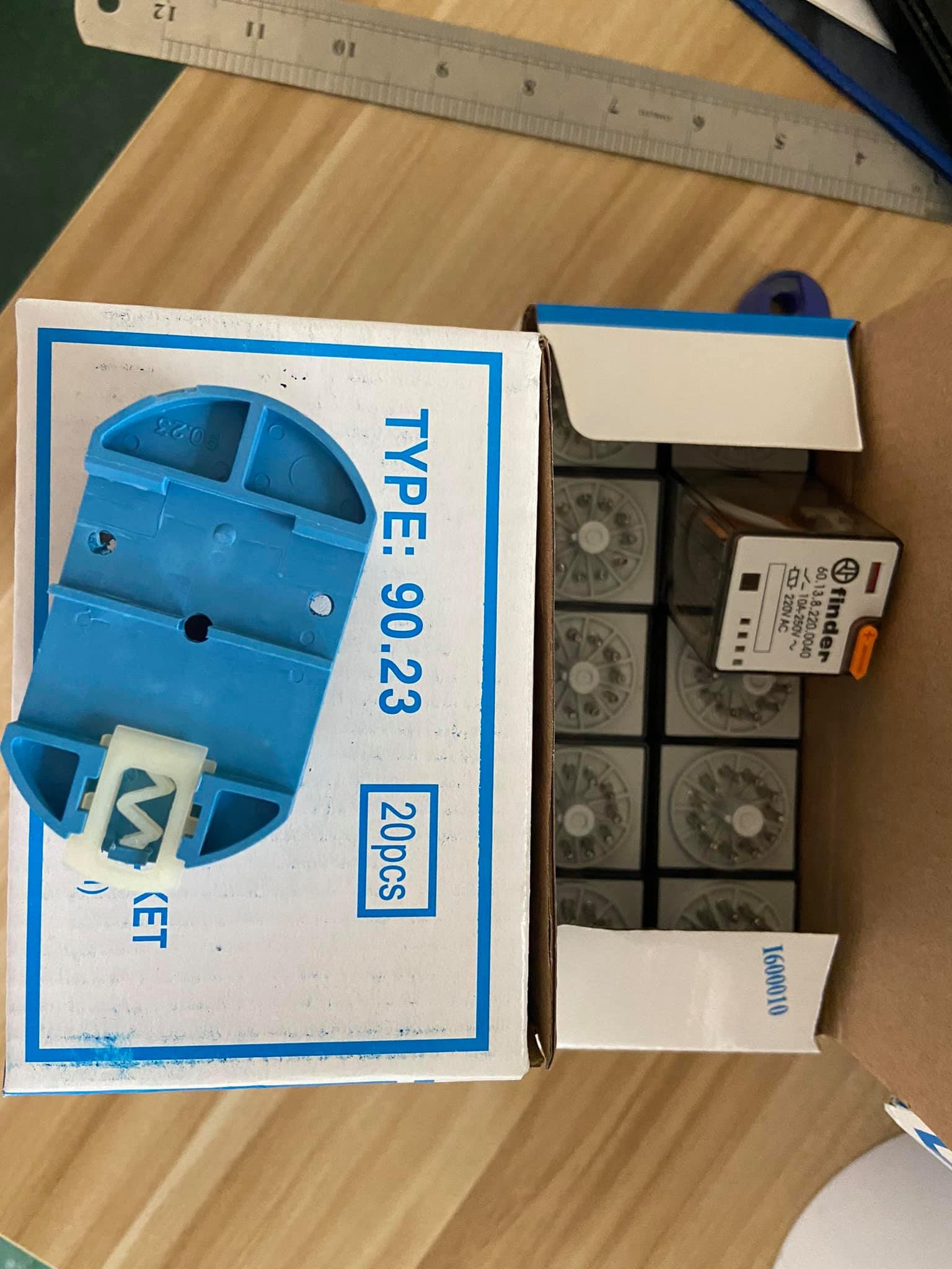 Relay Finder 60.13.8 220VAC with 11 Pins Socket Relay AUTO White Epoxy Time Relay Air Delay Ladto Power on Low Power 240V CN;ZHE