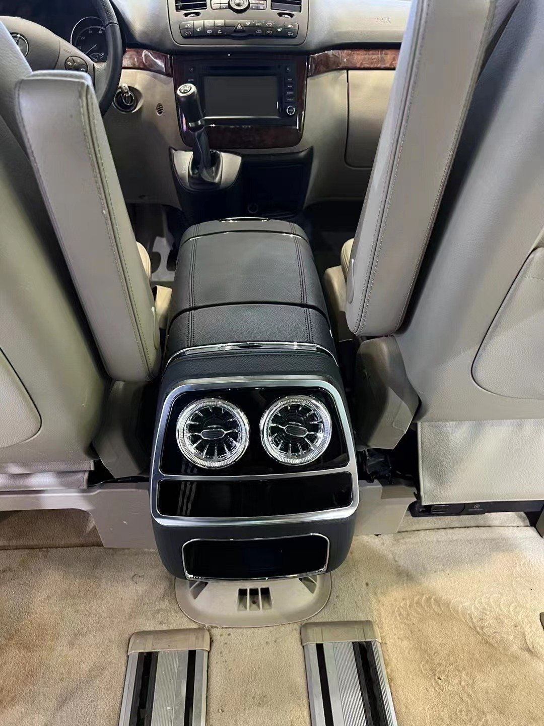 Hot Sale Mercedes benz Vito Vip 447 Viano W639 Interior Kit Vito Viano Central Armrest for Car Upgrade