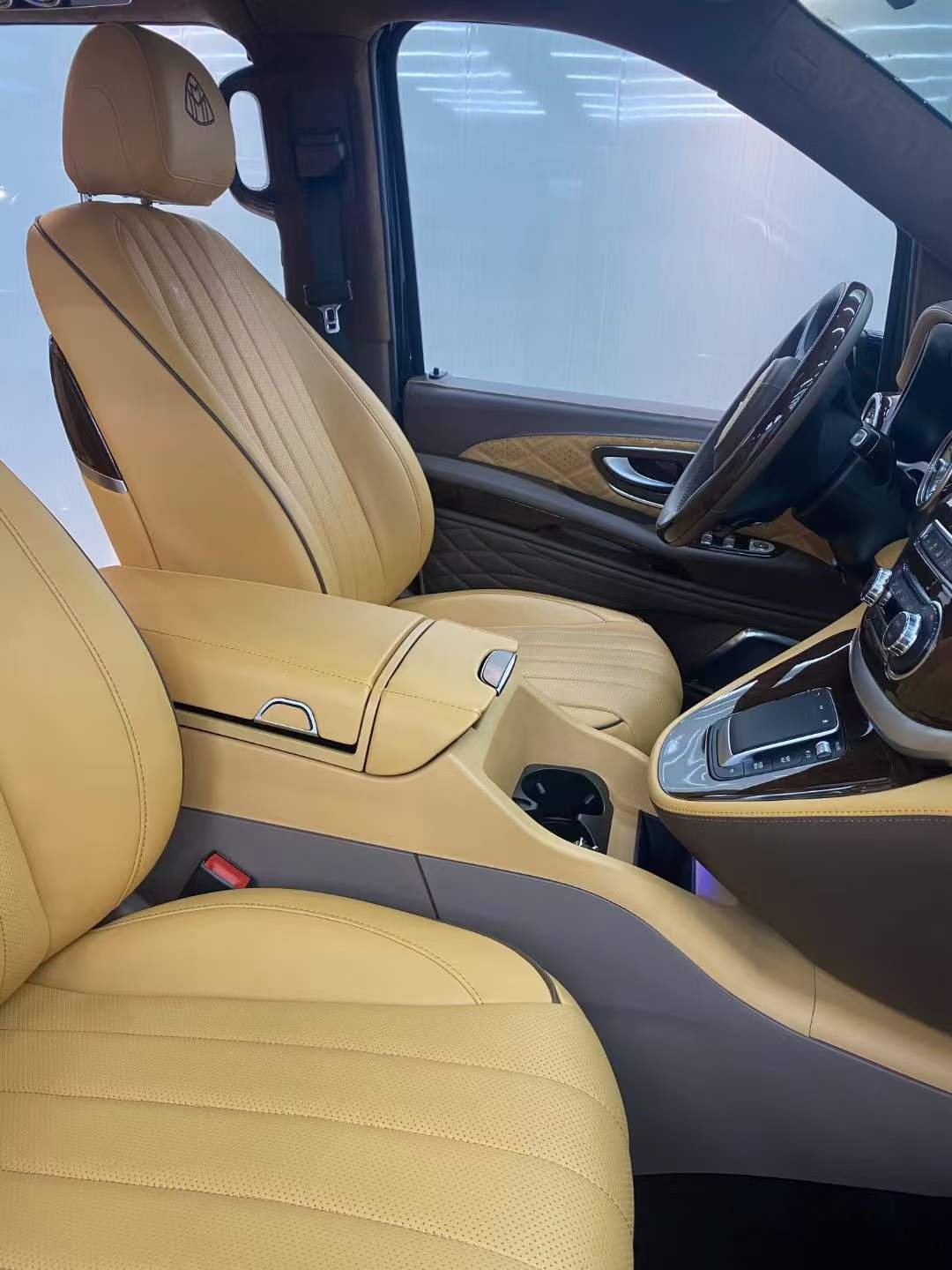 2024 Upgrade Modification maybach Bridge Console Seat Armrest Box Suitable for Mercedes benz Vito Vclass