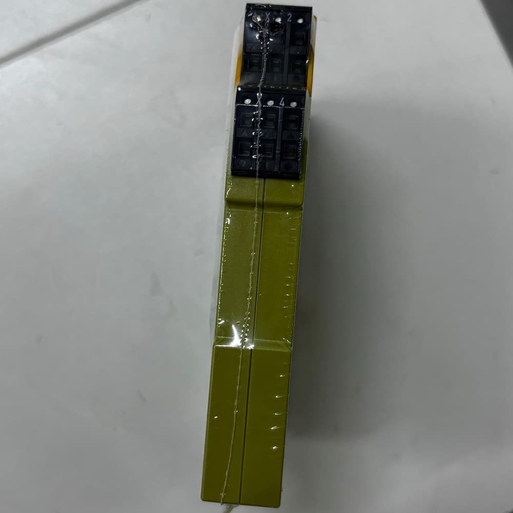 New 751102 S2 C 24VDC 3 N/O 1 N/C Safety Relay with High Stability Product Category Safety Relays