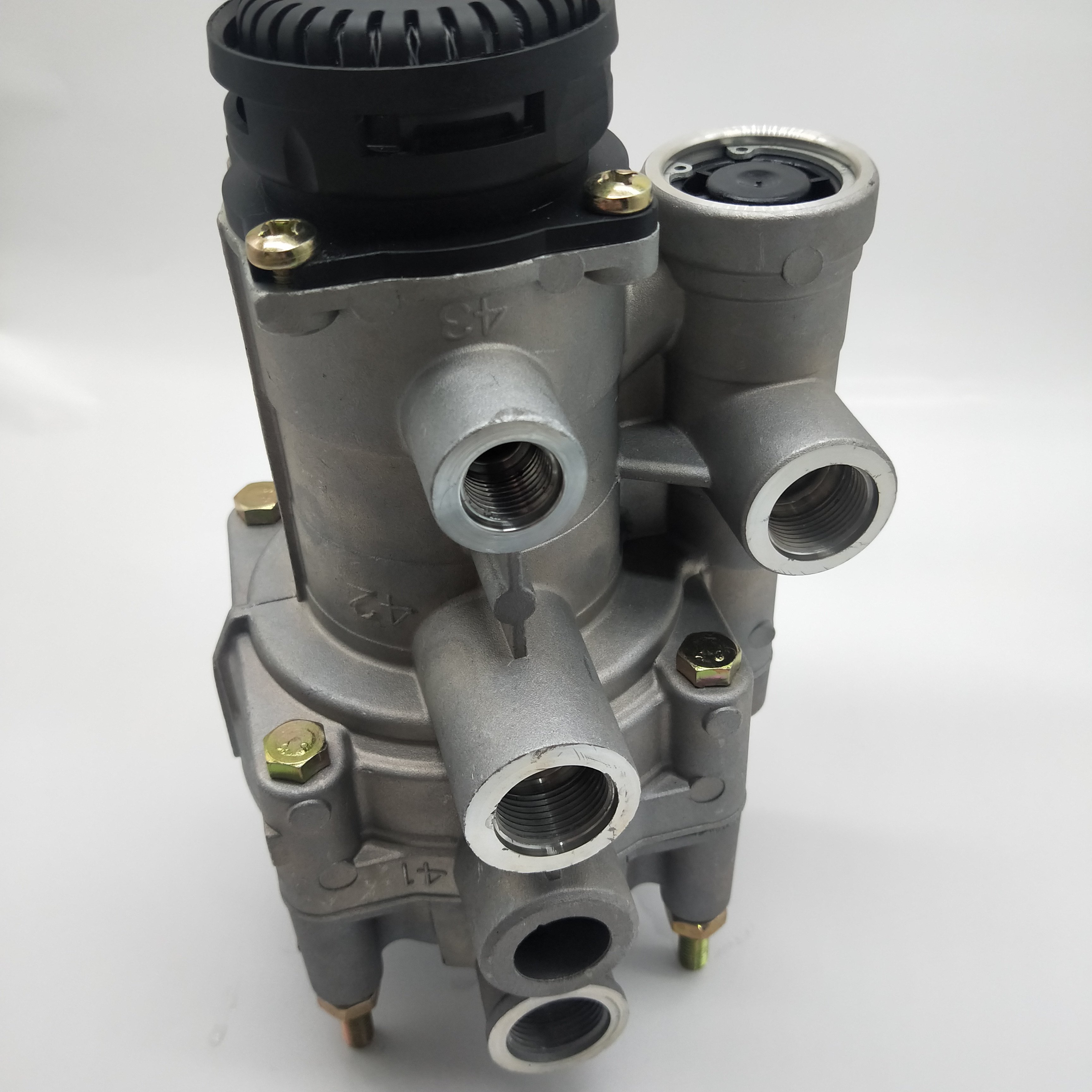Control Valve/Relay Valve for DAF/MAN/Renault Trailer Spare Parts OE 9730093000