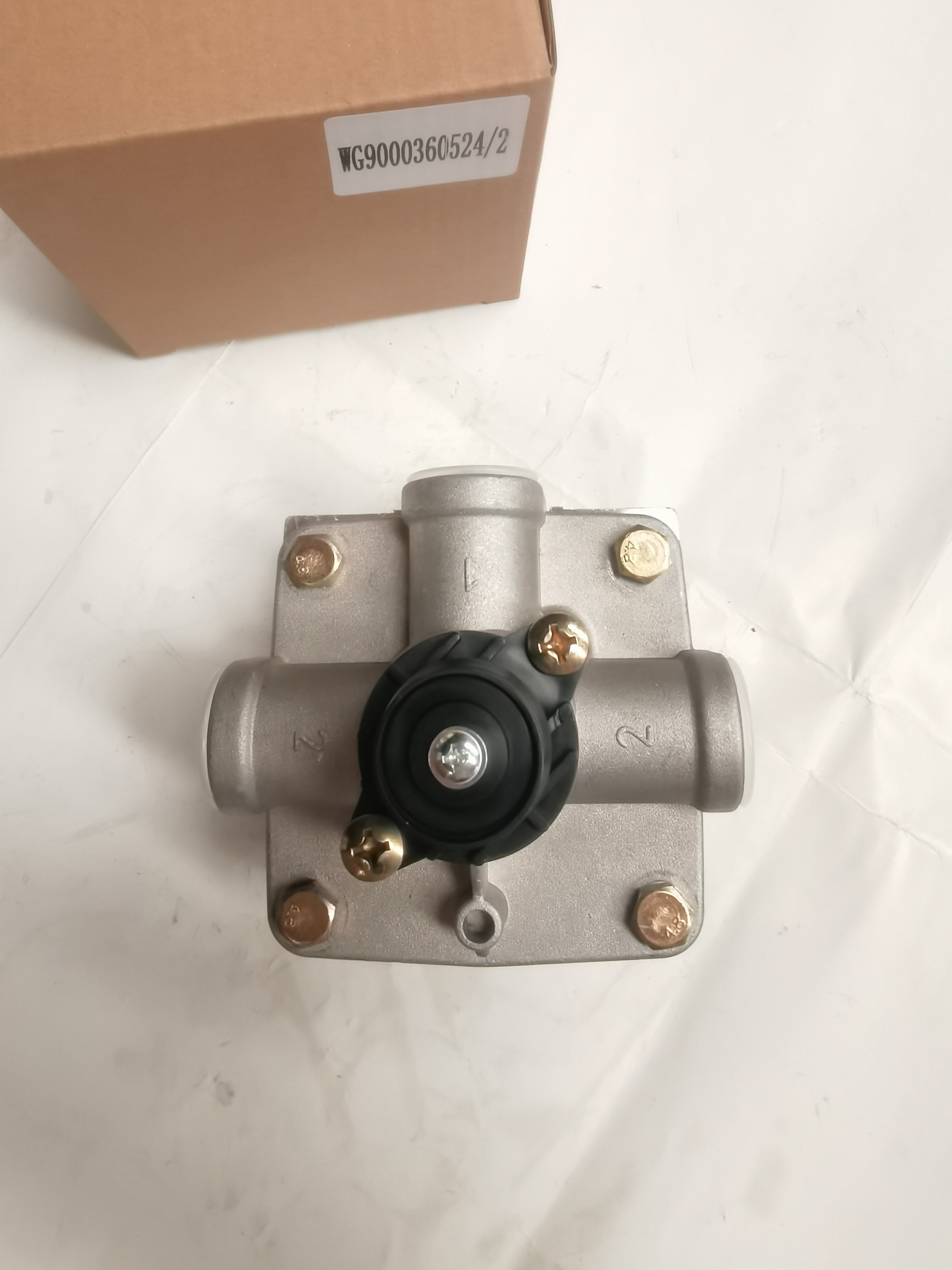 WG9000360524 China Truck Parts Relay Valve for Sinotruk HOWO Truck Spare Parts