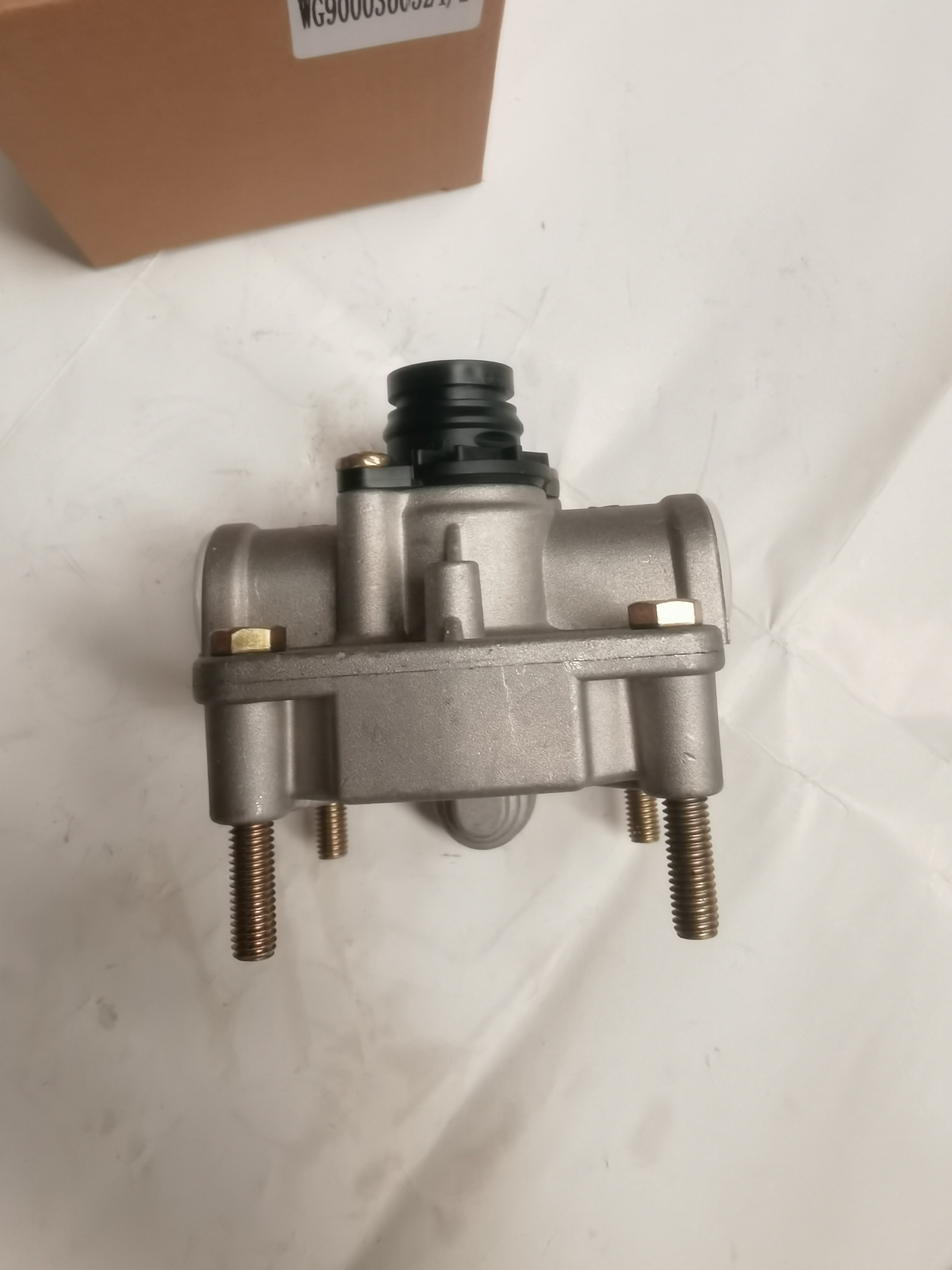 WG9000360524 China Truck Parts Relay Valve for Sinotruk HOWO Truck Spare Parts