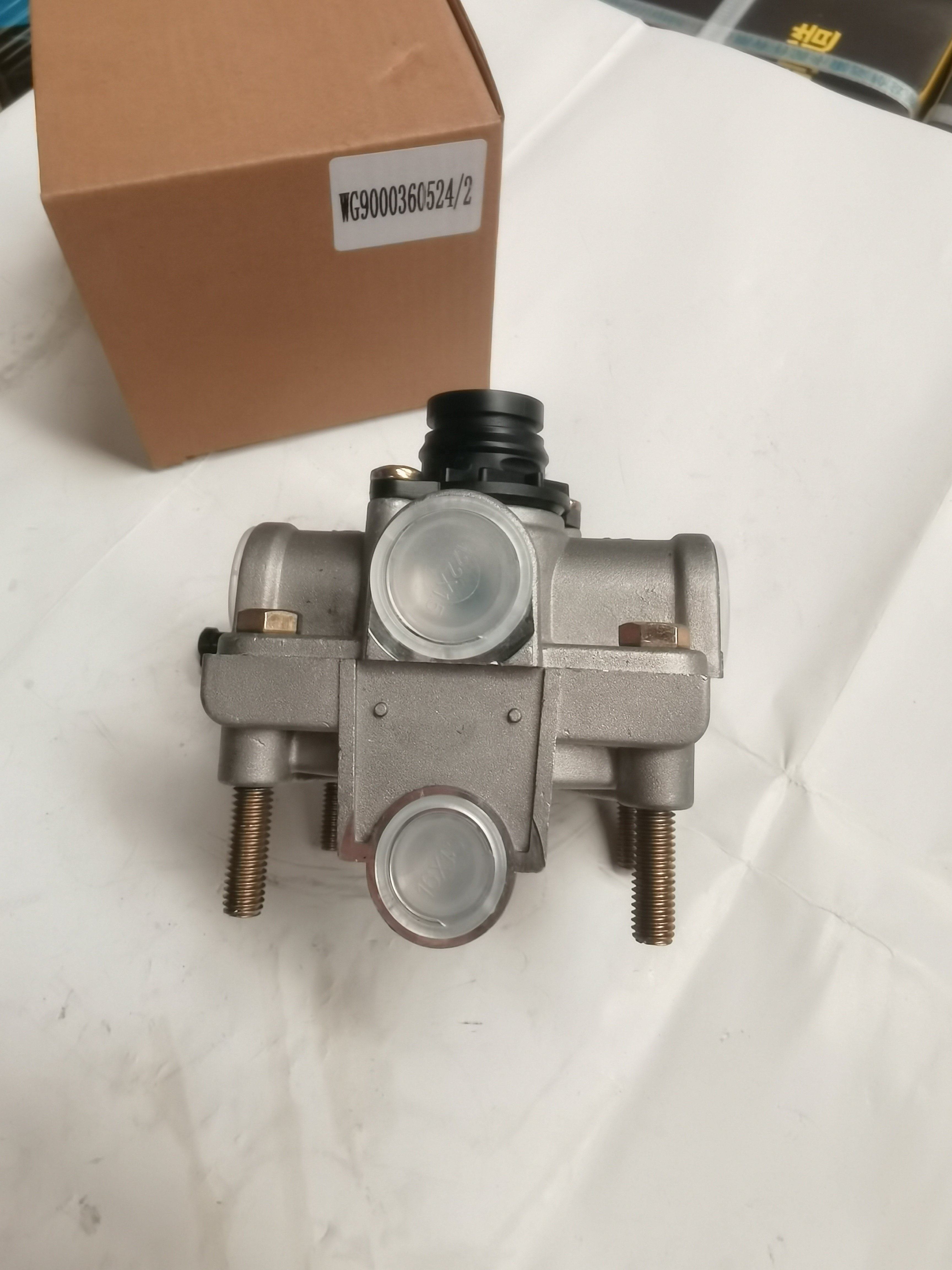 WG9000360524 China Truck Parts Relay Valve for Sinotruk HOWO Truck Spare Parts