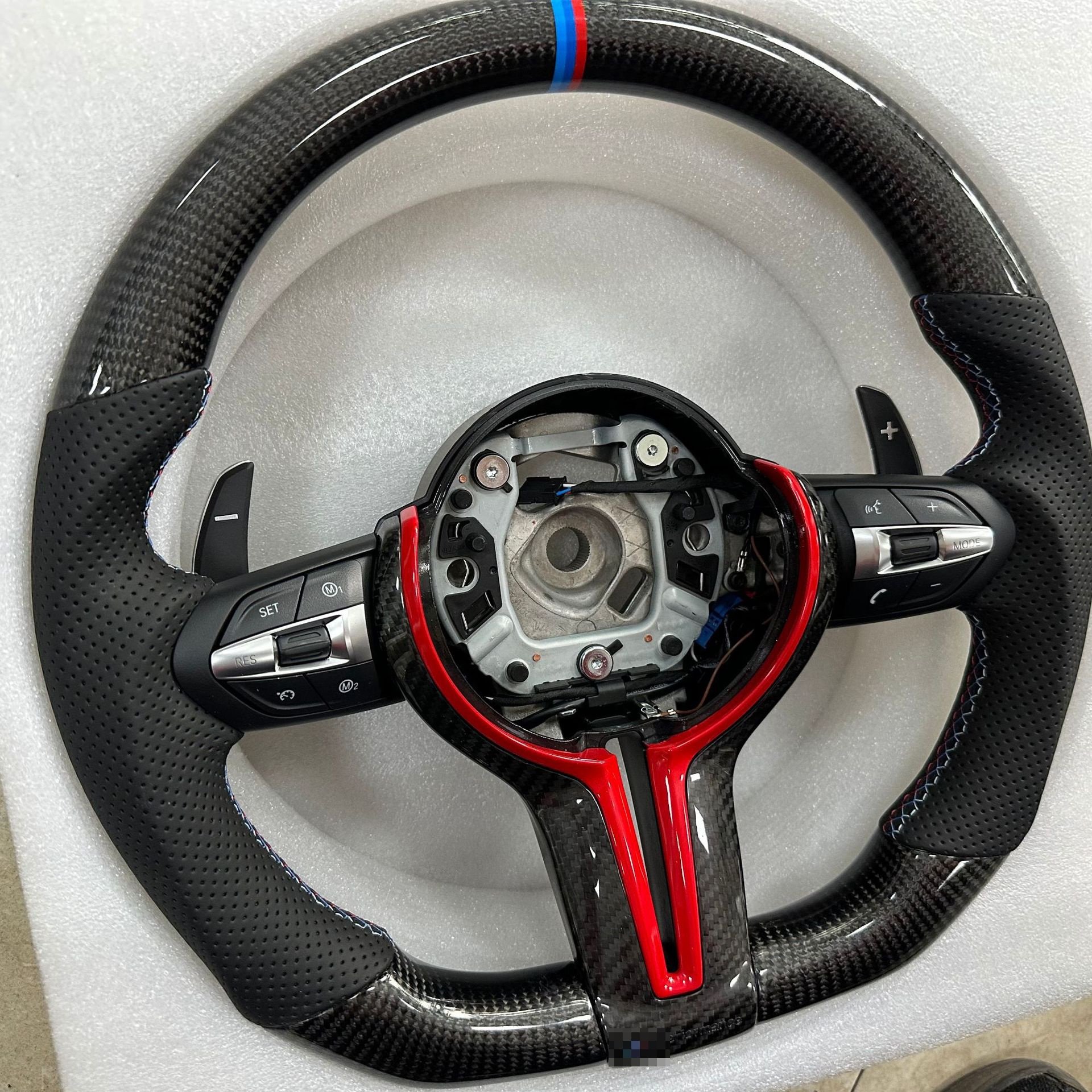F30 F10 F32 E60 E46 E90 X5 E70 M3 M4 M5 M6 F90 F80 F82 F87 Carbon Fiber Steering Wheel for BMW