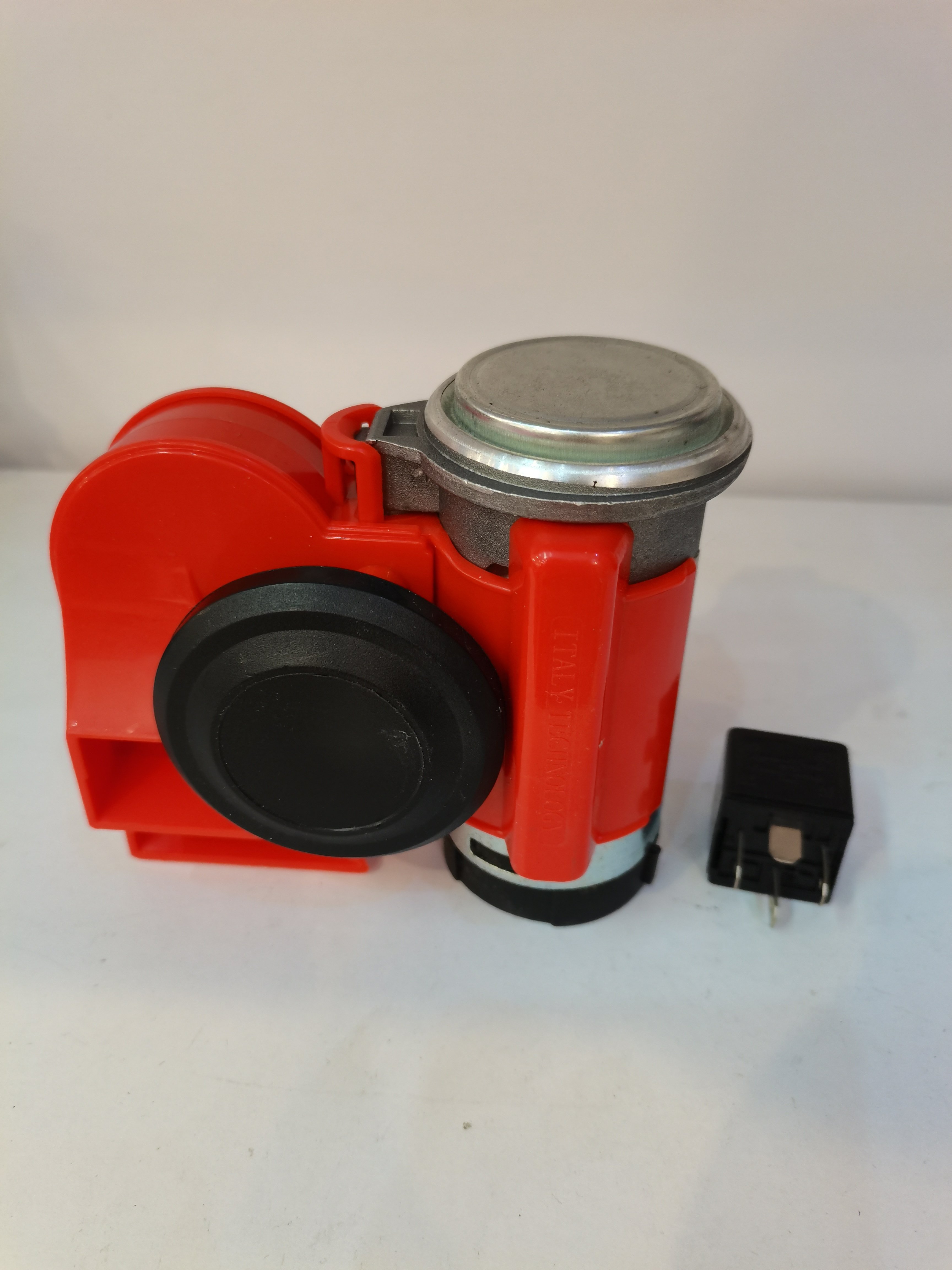 COMPRESSOR-OPERATED AIR HORN in RED COLOR WITH RELAY TRUCK HORN