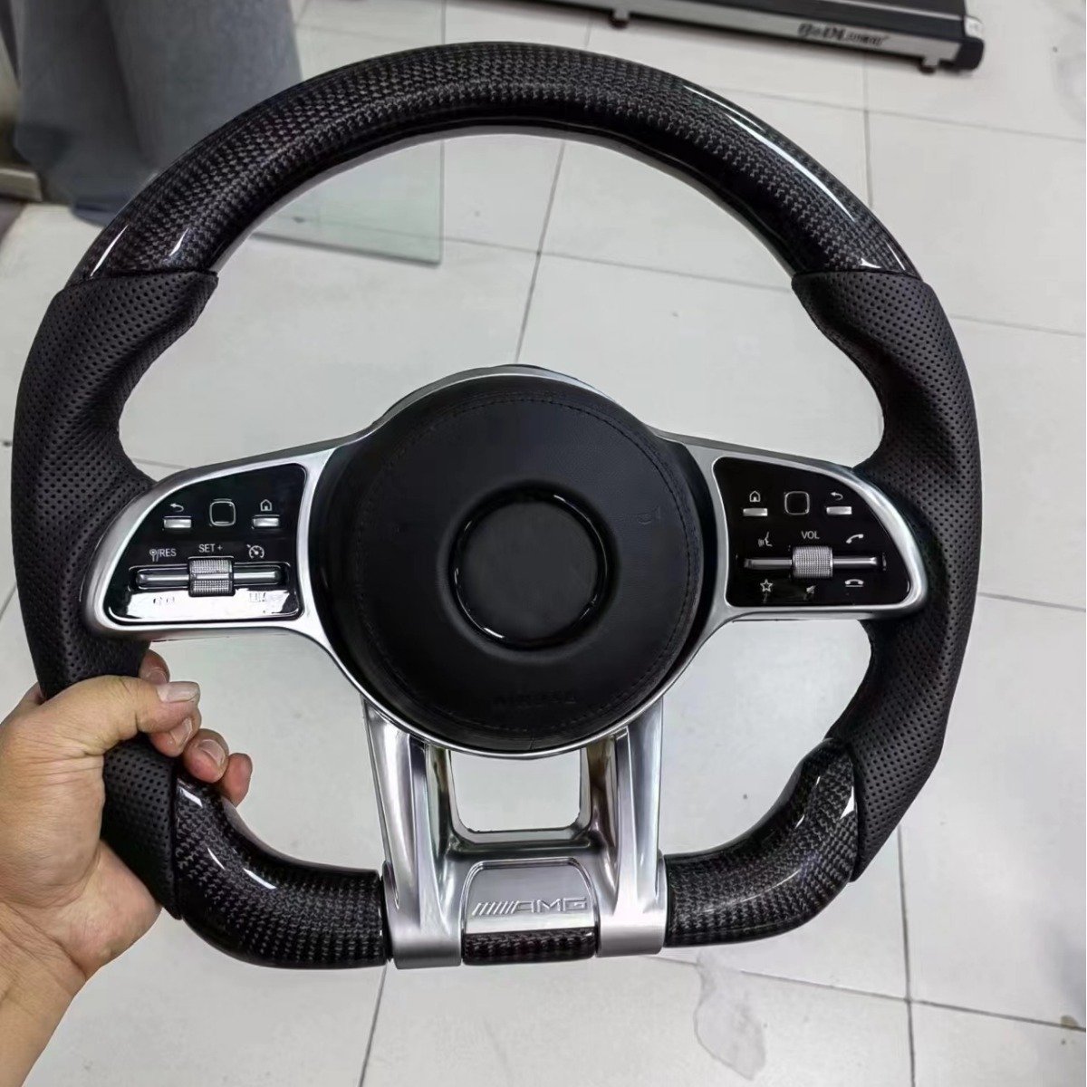 The automobile steering wheel