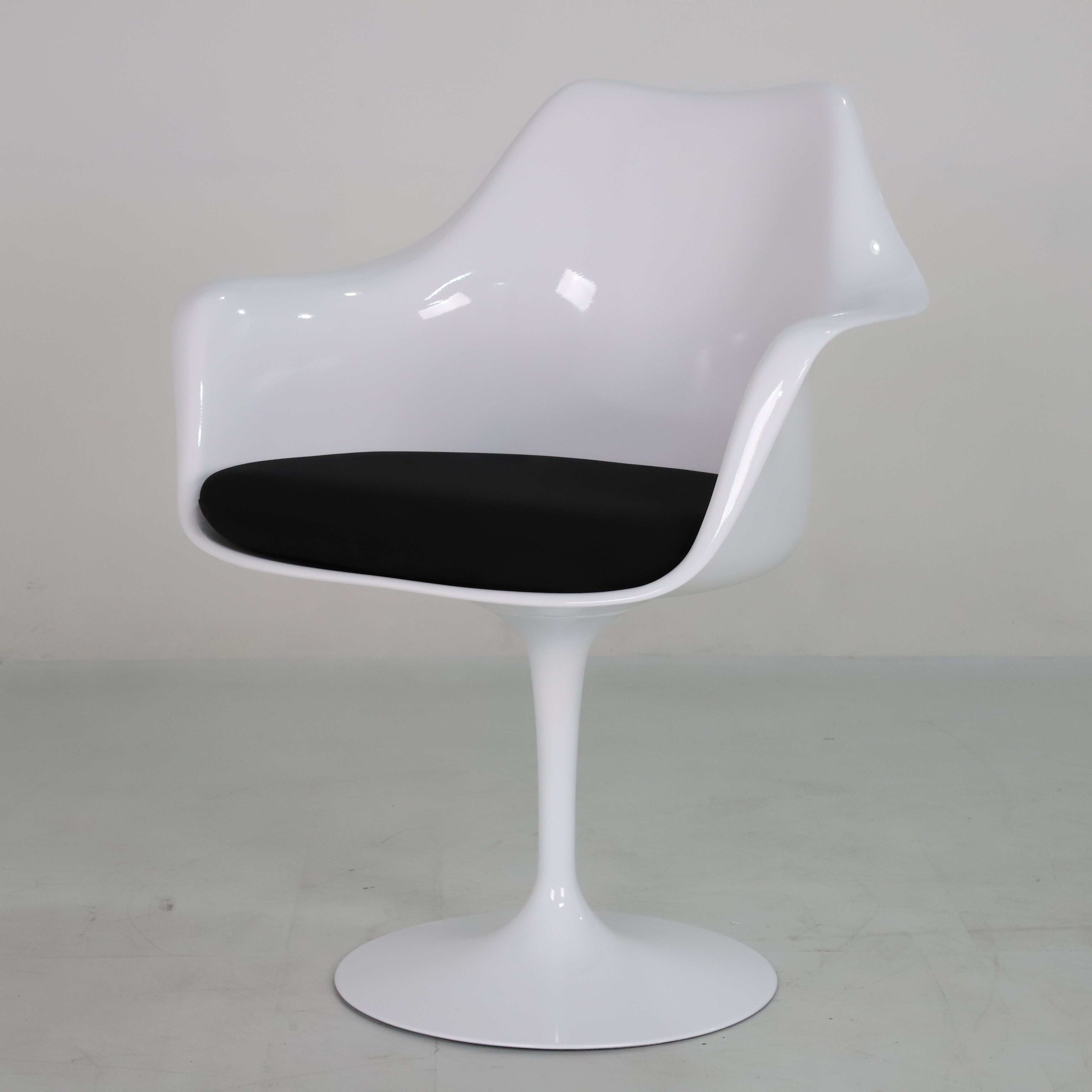 Modern Nordic Classic Design Pp Plastic Restaurant Cafe Tulip Dining Chair With Armrest