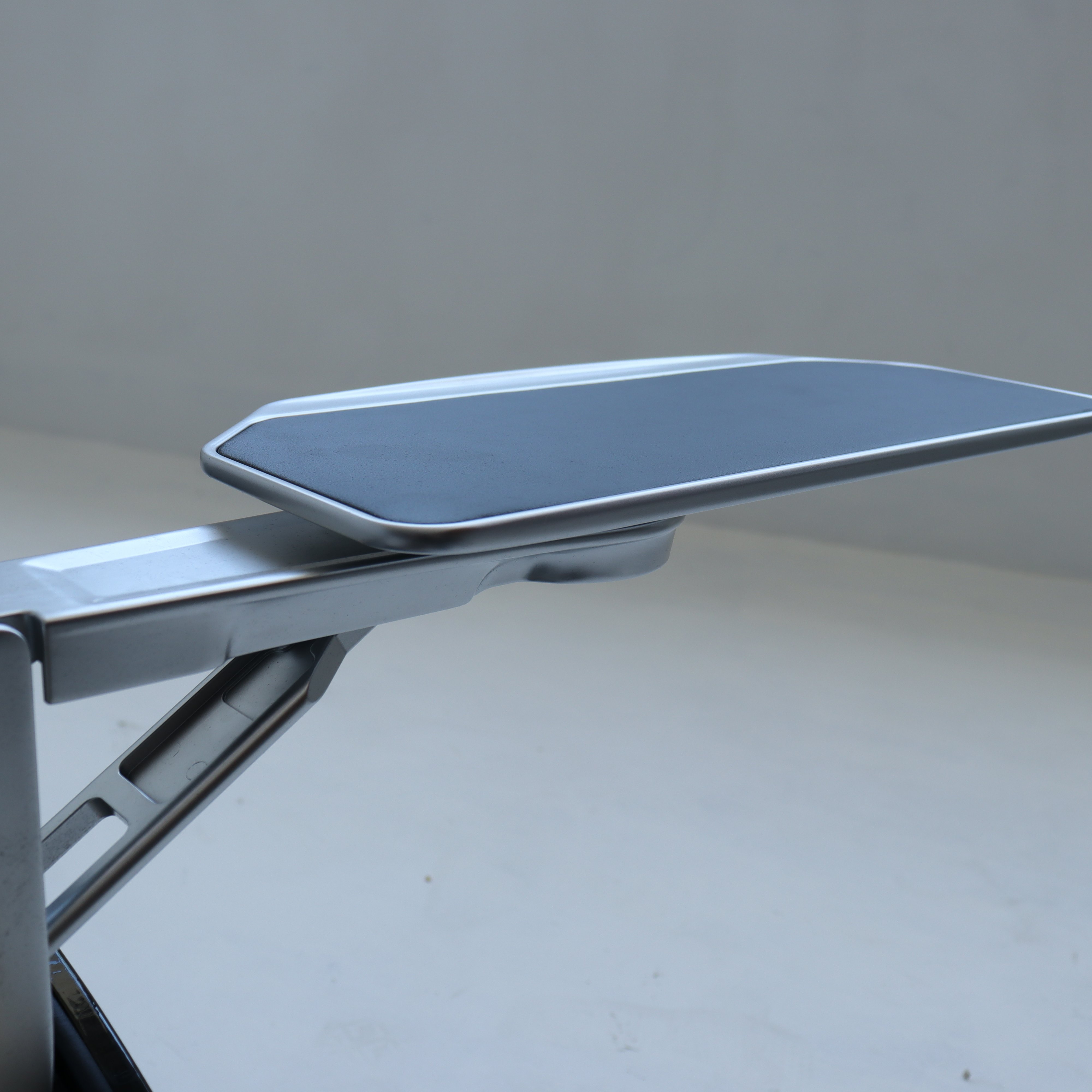 Custom Car Small Table Cars Seat Armrest Folding Table Car Rear SUV Armrest Box Work Table for SUV