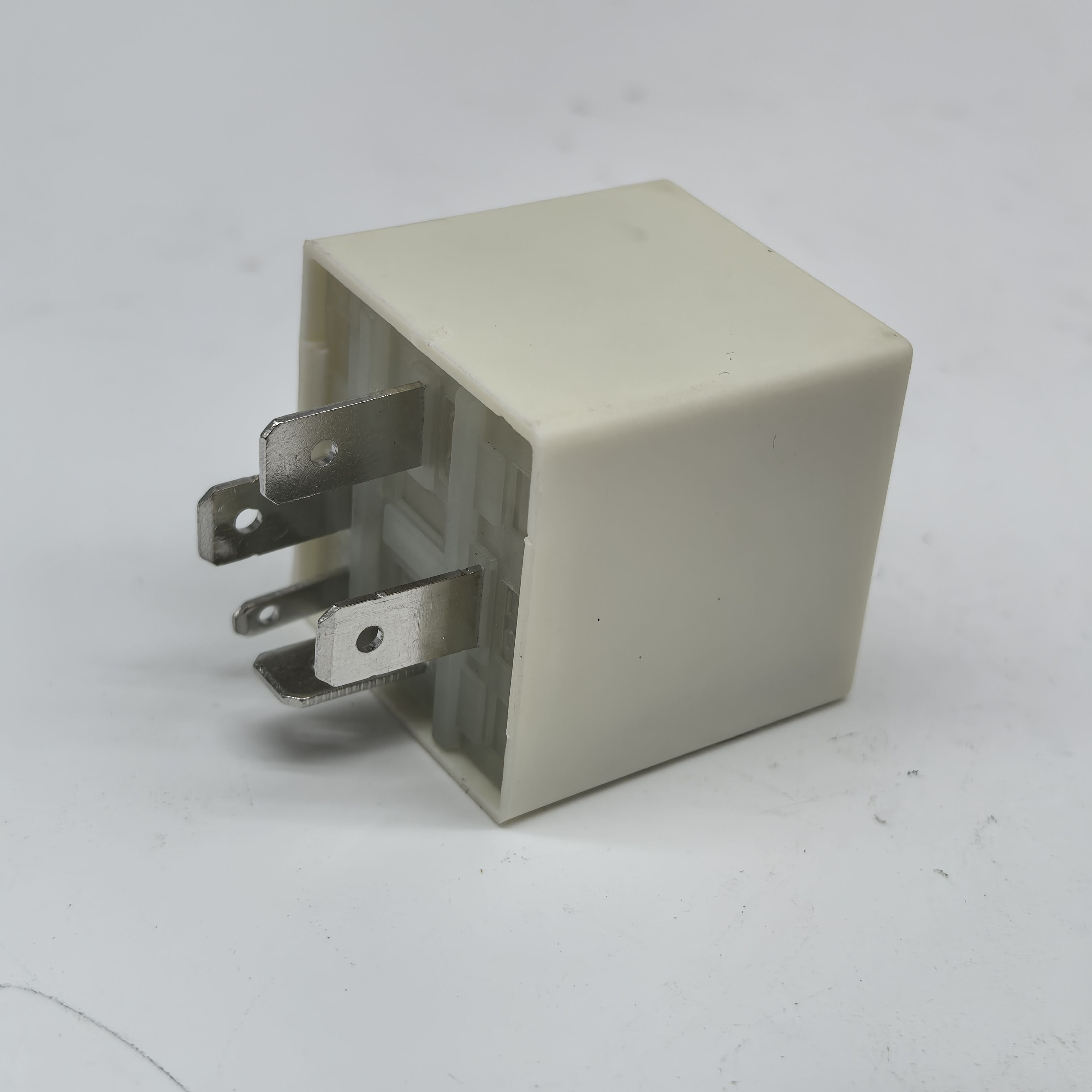 165906381 12V Engine Control Unit Relay 357906381A Gear Boxes Product