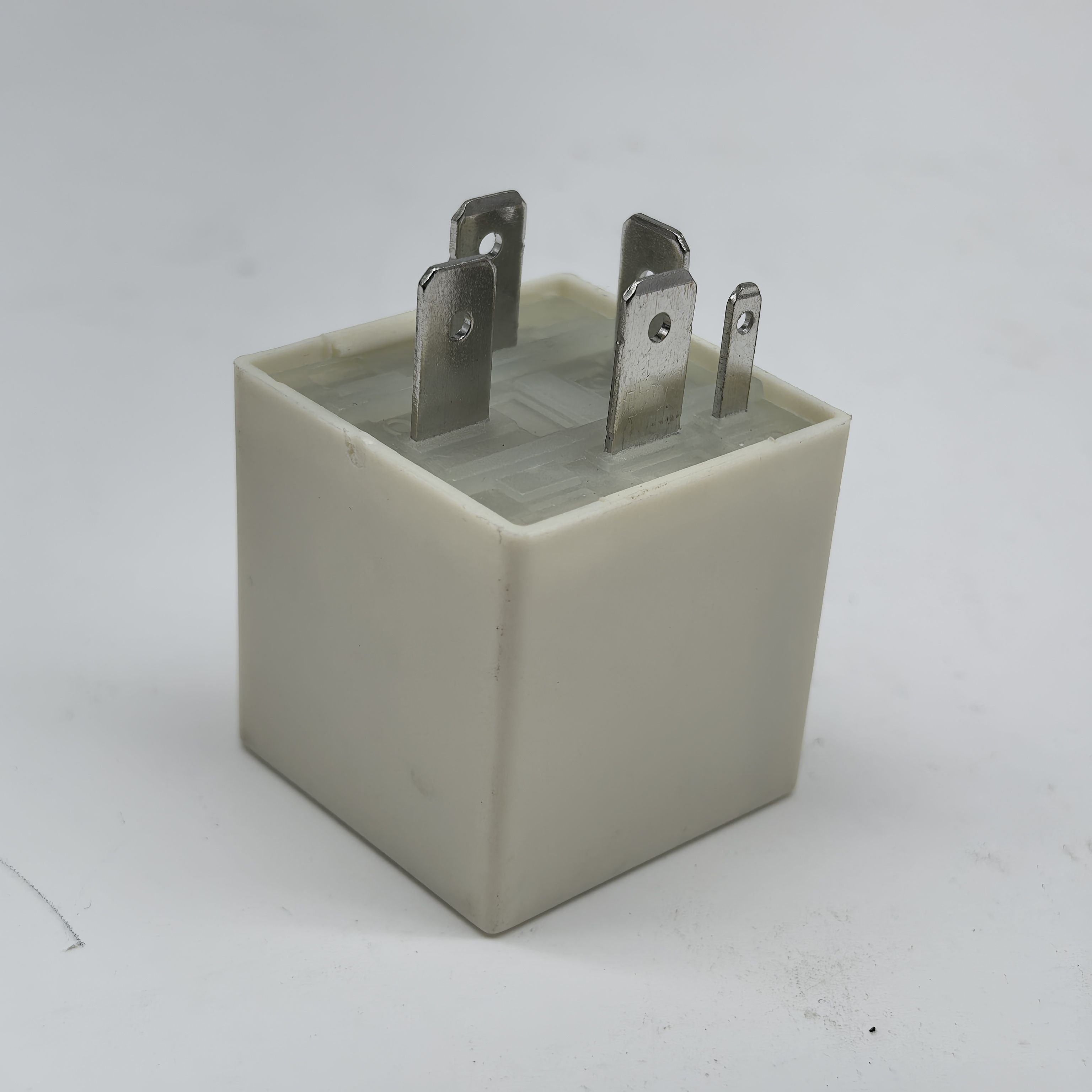 165906381 12V Engine Control Unit Relay 357906381A Gear Boxes Product