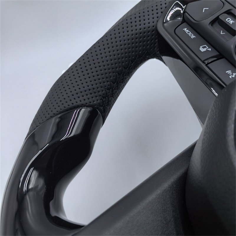 Hot Sale Carbon Fiber Steering Wheel For Toyota Land Cruiser LC200 2022 LC300 Customize Steering Wheel Car Accessories