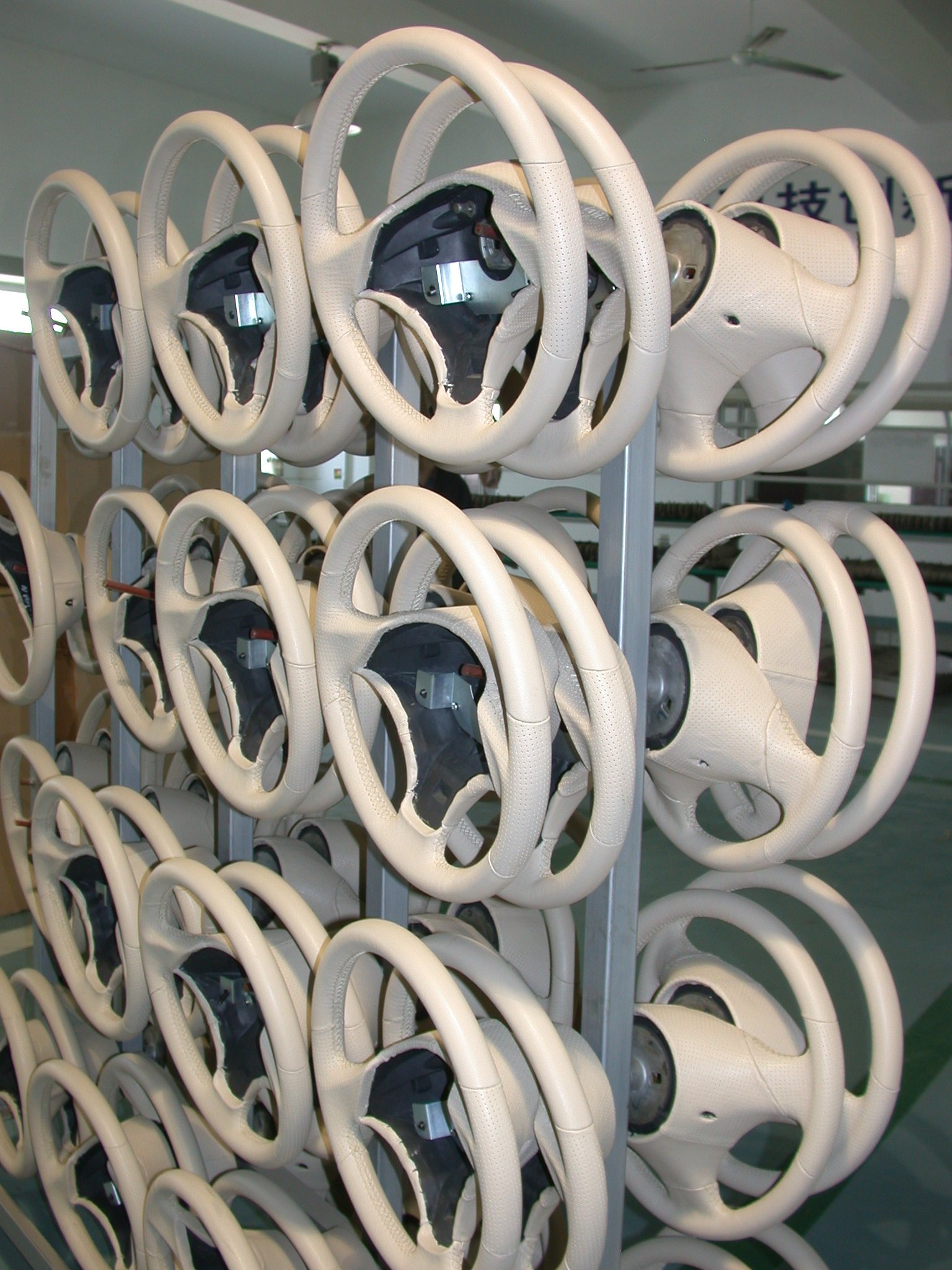 Lightweight Polyurethane System Plastic Raw Materials for Car Steering Wheel Seats Roof Lining Head Rest