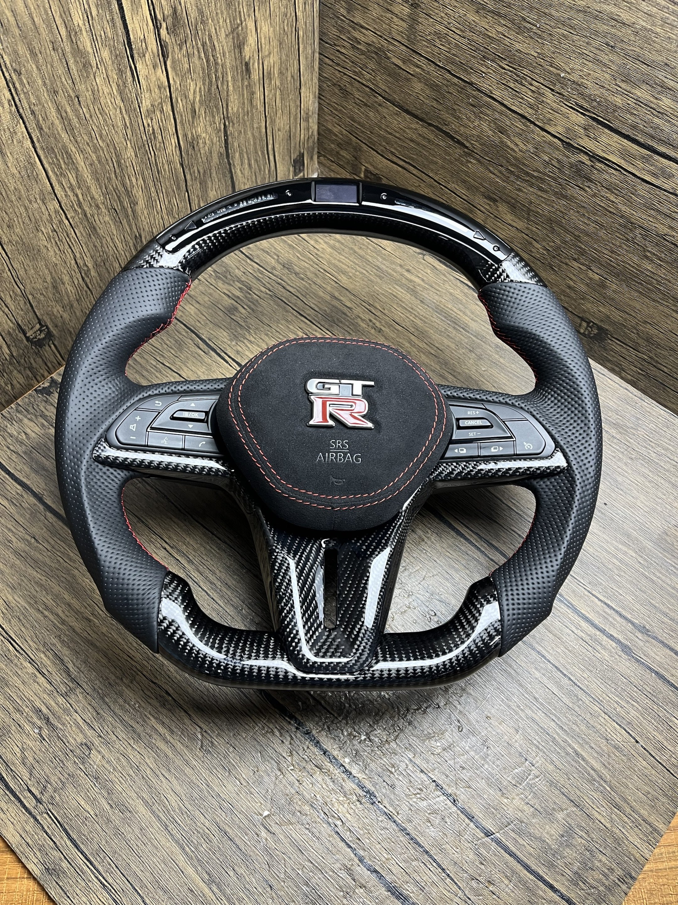 Custom Sports Style Carbon Fiber Steering Wheel for Audi Models R8 TT A1 A3 A4 A5 A6 A7 A8 Q5 Q7 TTRS with Real Leather Material