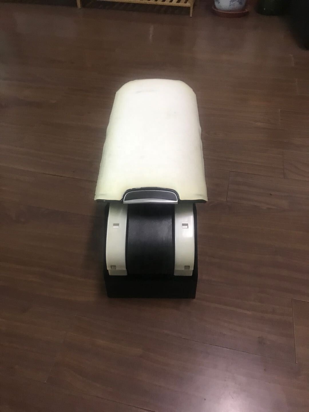 Hot-selling V-class Seat Armrest Without Refrigerator Fit for Benz Vito Sprinter Vclass GMC Toyota Hiace with Charging