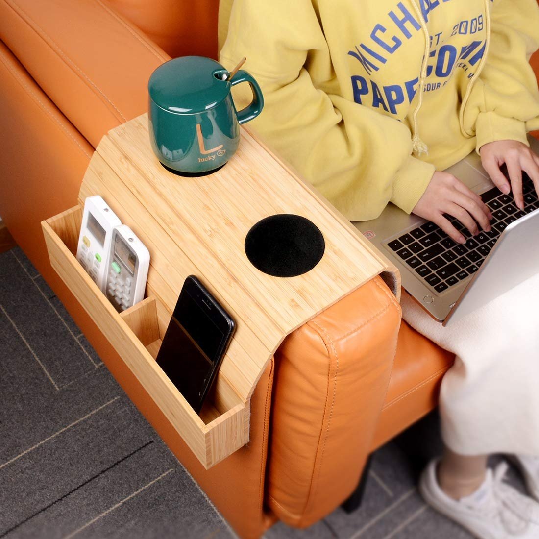 Custom New Foldable Sofa Cup Holder with Box Foldable Bamboo Sofa Couch Arm Storage Tray Table