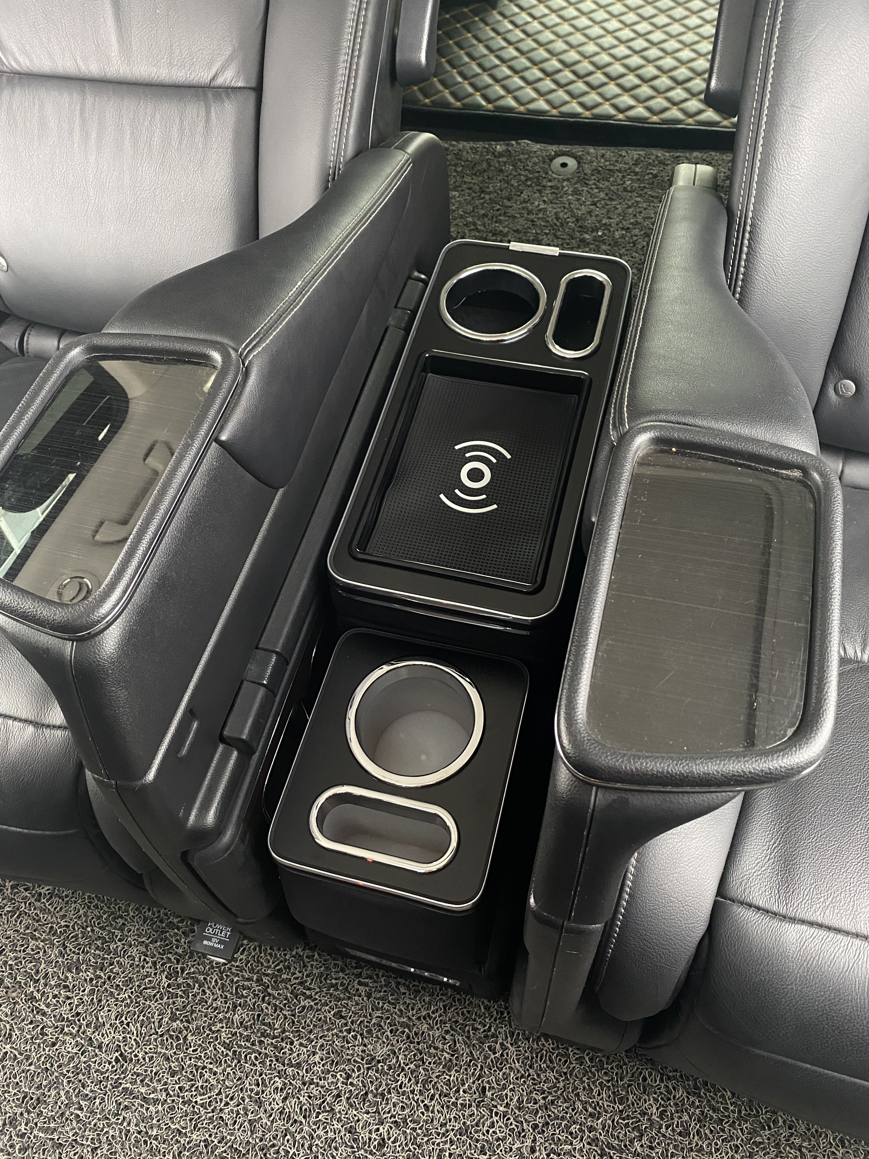 Commercial Vehicle Middle Row Armrest Box Central Console Storage Box Can Be Wholesale and Customized
