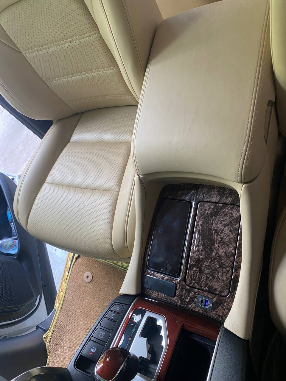 Factory Price Car Abs Armrest Box Center Console for to YO TA Alphard