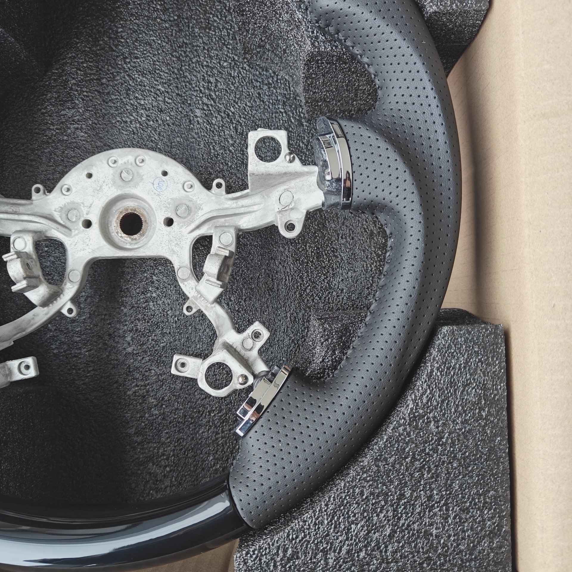 For Mitsubishi DELICA 2007 PAJERO 2006 2008 2009 2010 2011 2012 2013 2014 2015 2016 2017 2018 2019 Wood Leather Steering Wheels