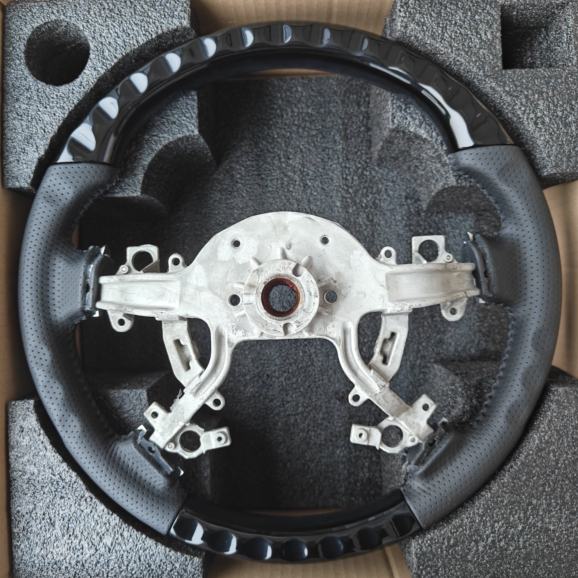 For Mitsubishi DELICA 2007 PAJERO 2006 2008 2009 2010 2011 2012 2013 2014 2015 2016 2017 2018 2019 Wood Leather Steering Wheels