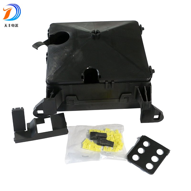 China Excavator Fuse and Relay Box Automotive Car Fuse Box 12v